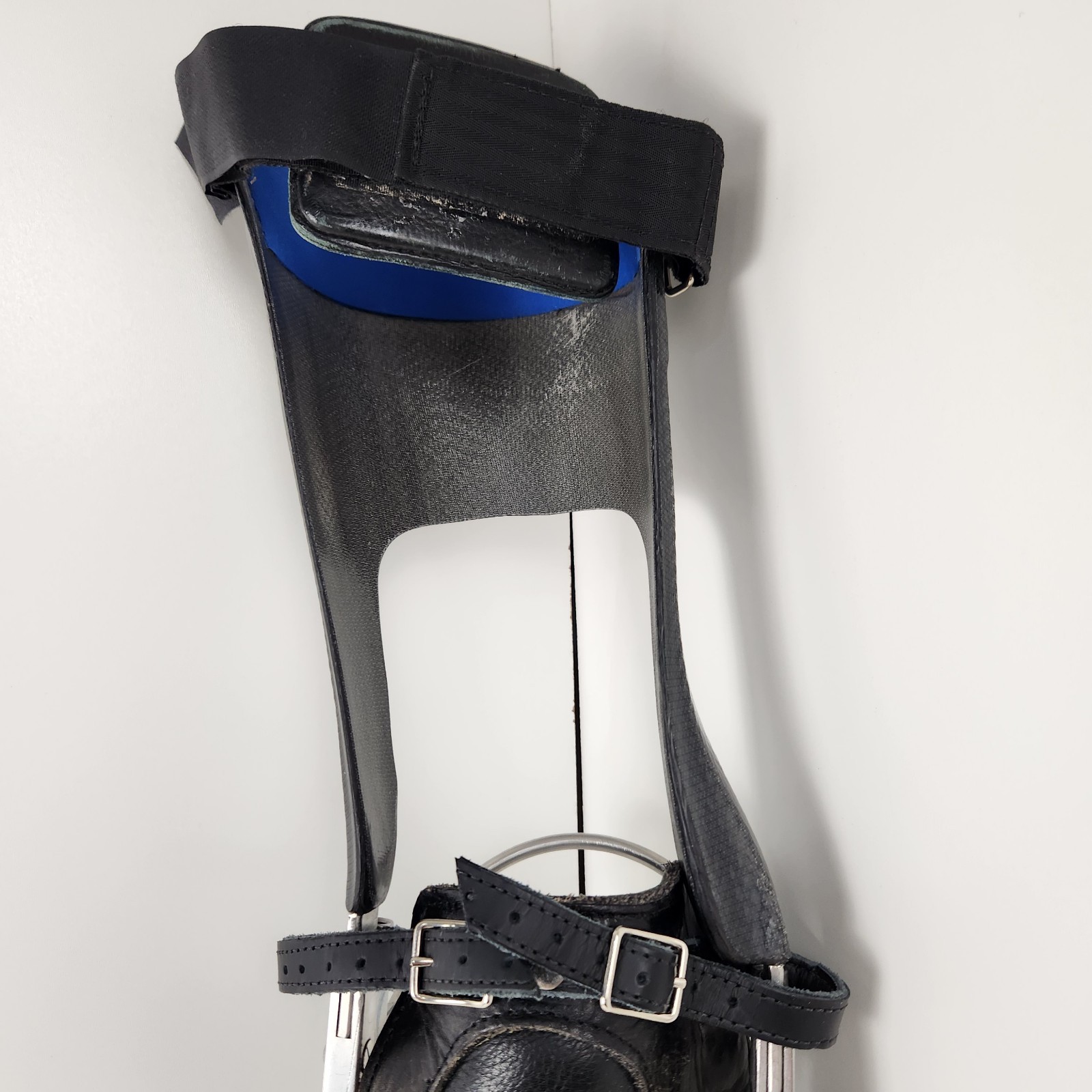 KAFO Knee Ankle Foot Orthosis Brace Right Leg Hinged Carbon Fiber Molded Sm 32″