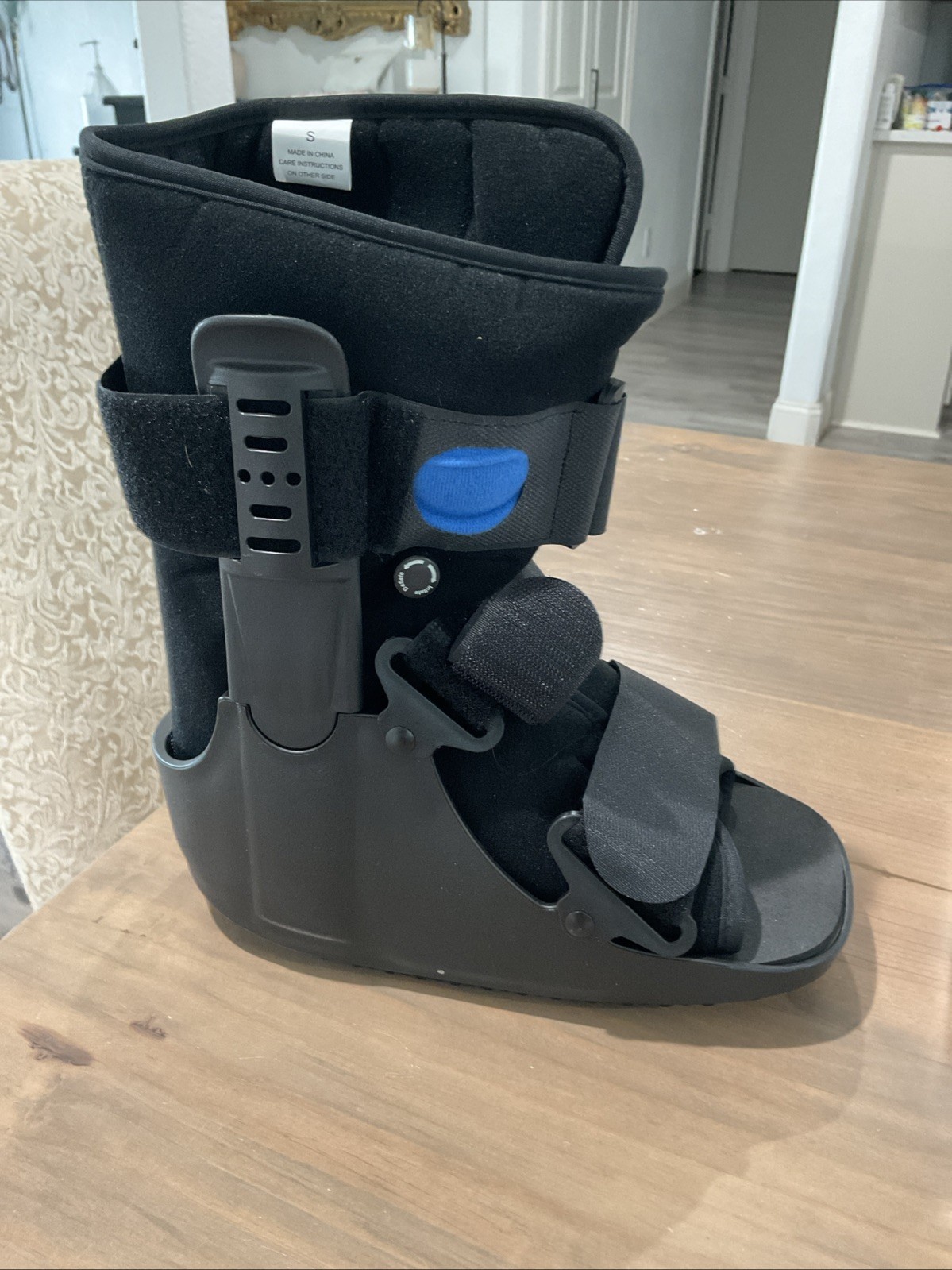 United Ortho Short Air Cam Walker Fracture Boot, Fits Left or Right, Small