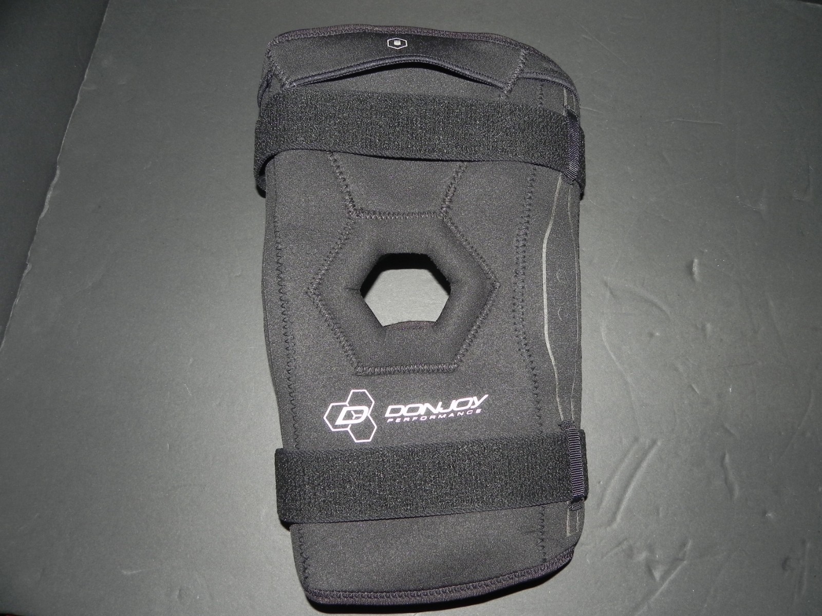 sh8 Large DONJOY Performance BIONIC Knee Support Brace Black