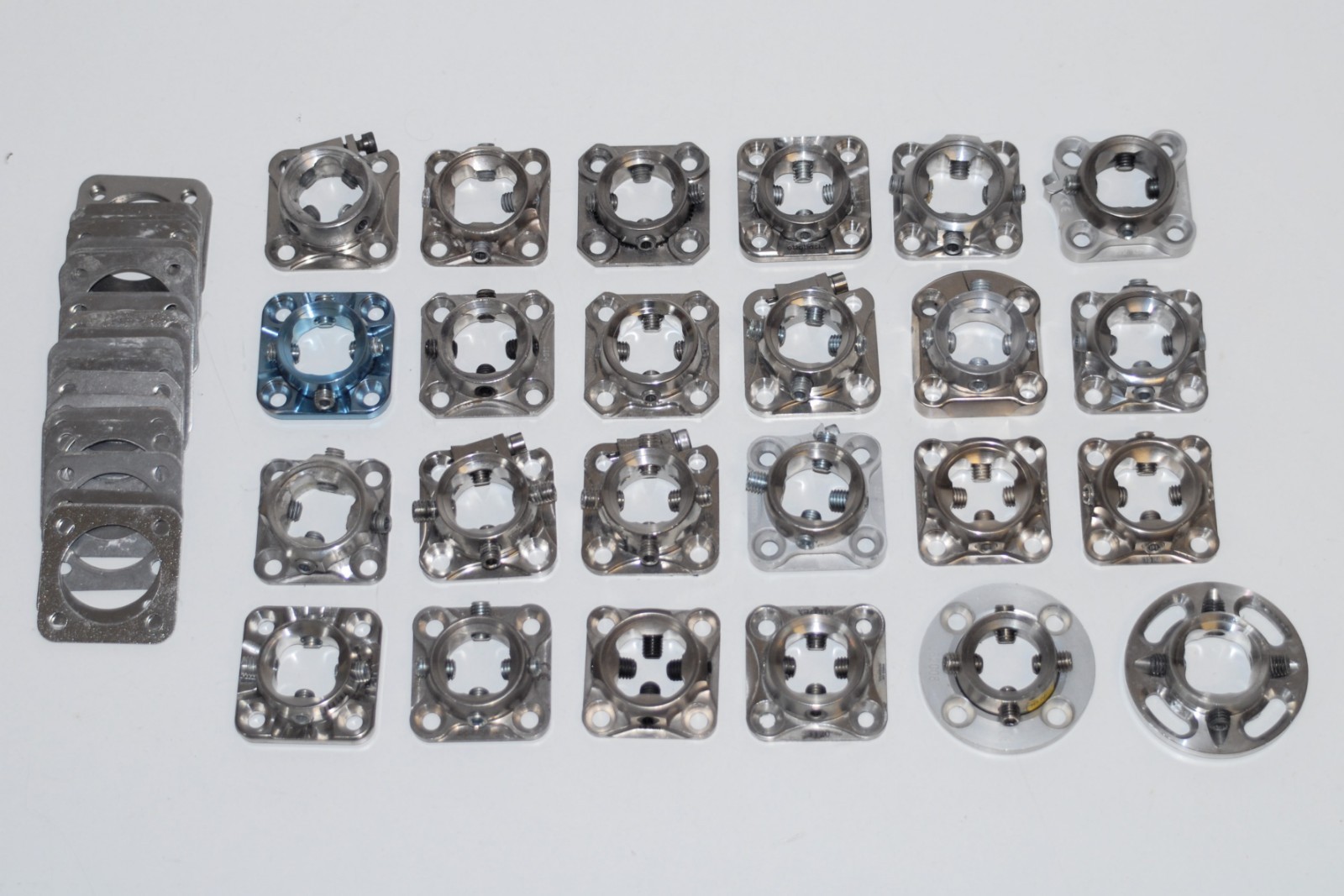 Lot of 24 x Otto Bock , Ossur female socket adapter + 30 plates prosthetic leg
