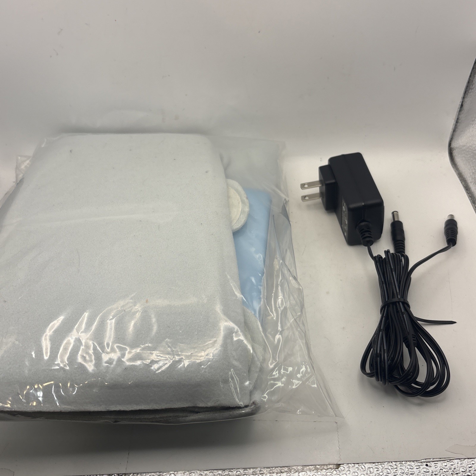 DJO Global VenaPro Portable DVT Leg Compression Therapy System Pump + Sleeves