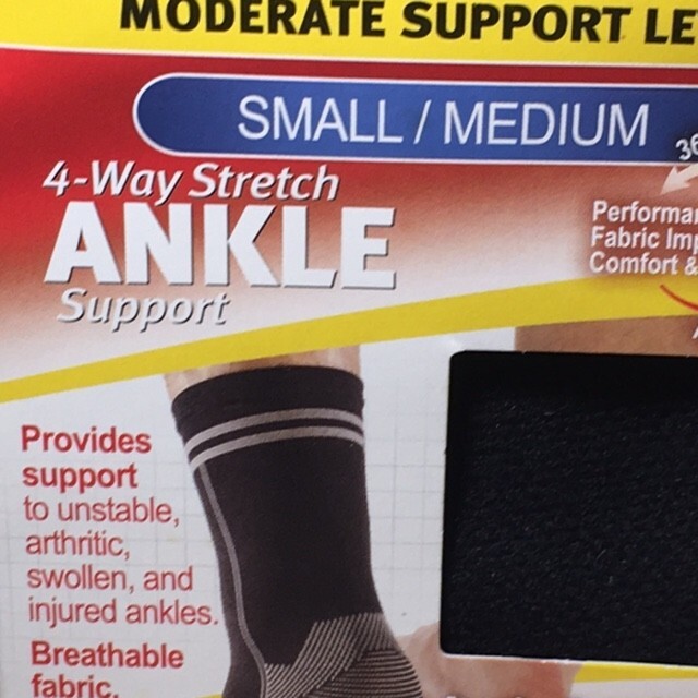 Mueller 4-Way Stretch ANKLE SUPPORT * Small / Medium * MODERATE SUPPORT LEVEL