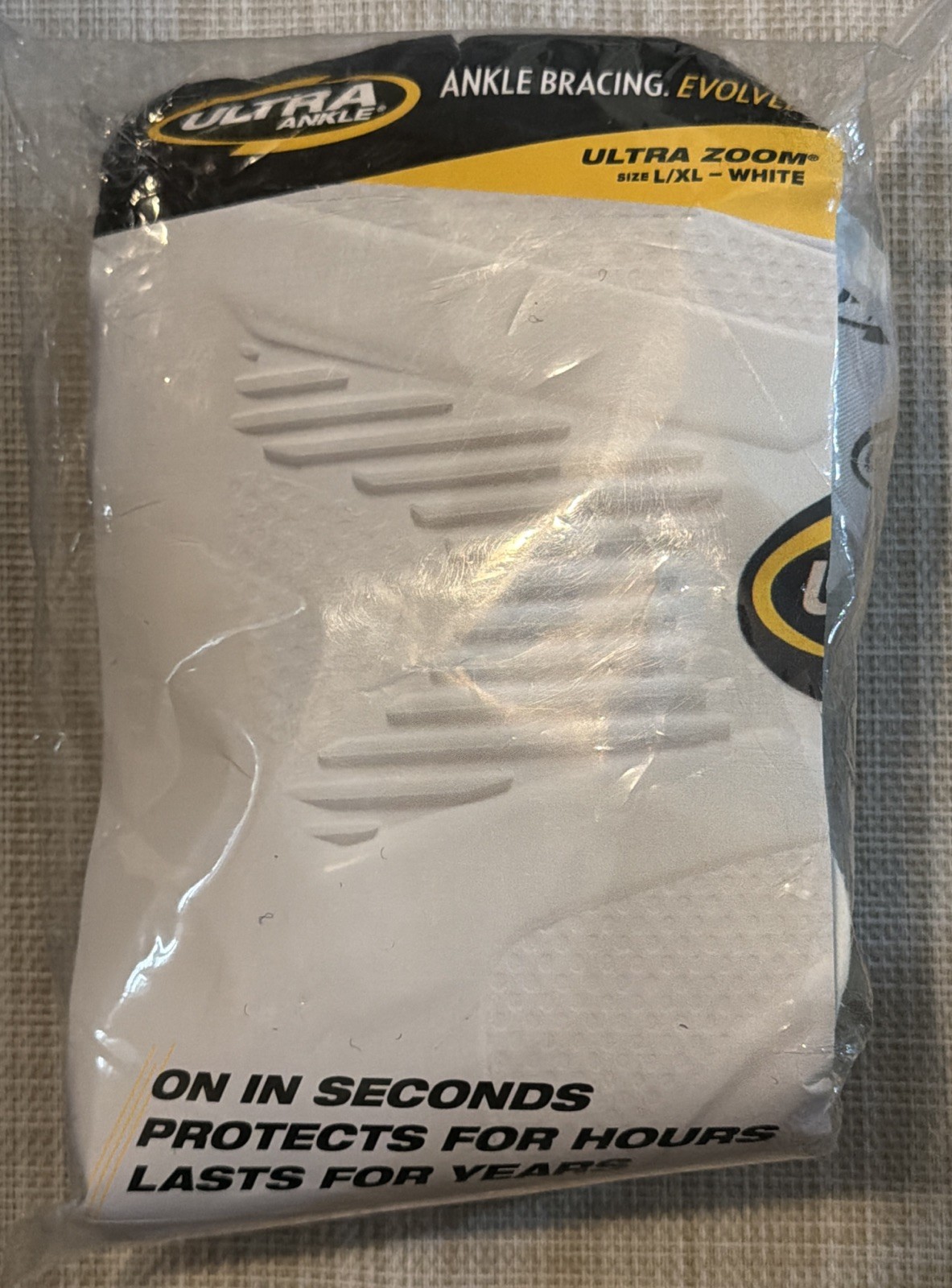 Ultra Zoom Ankle brace Cushion Fit Sports Injury Prevention White, L/XL