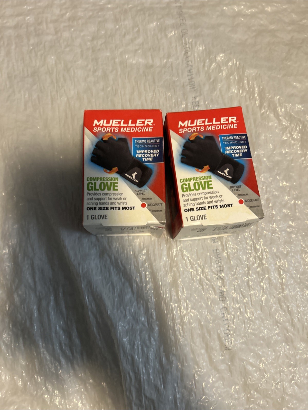 A Pair (2) Of Mueller Compression Gloves, Thermo Reactive OSFM, Black