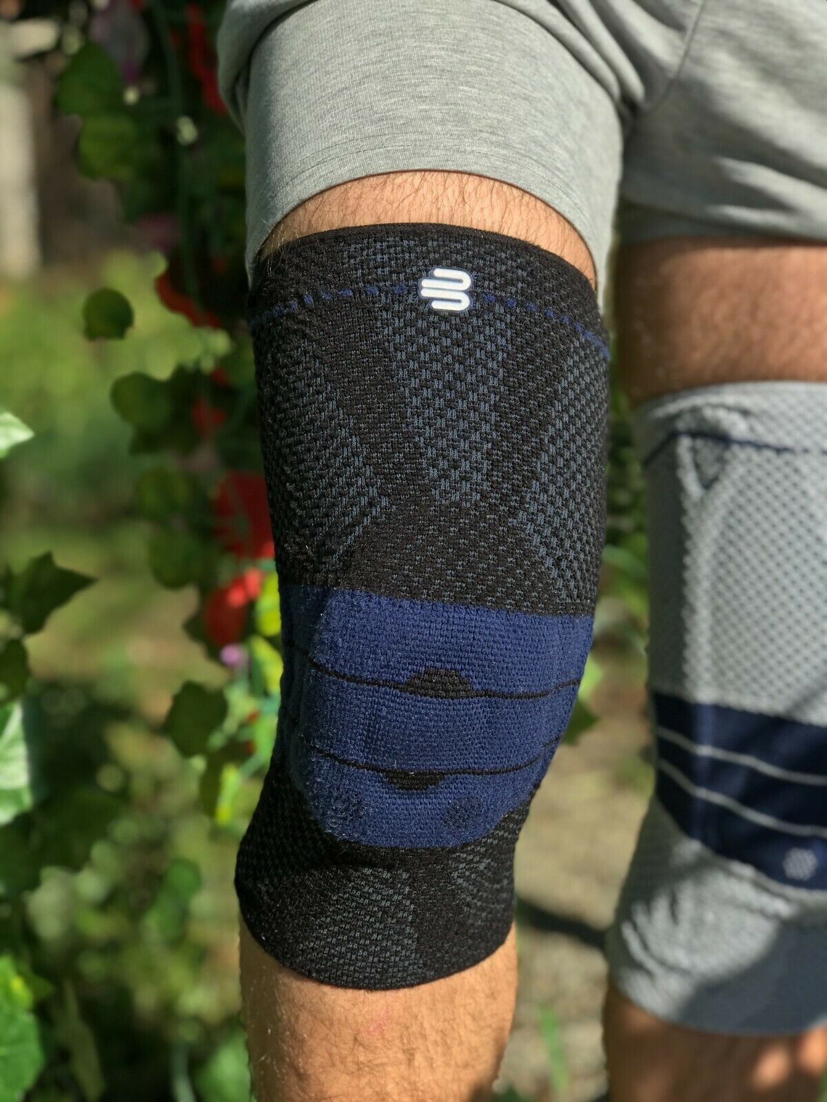 Bauerfeind GenuTrain Size 3 Knee Joint Hinge Brace Patella Support Sleeve ACL