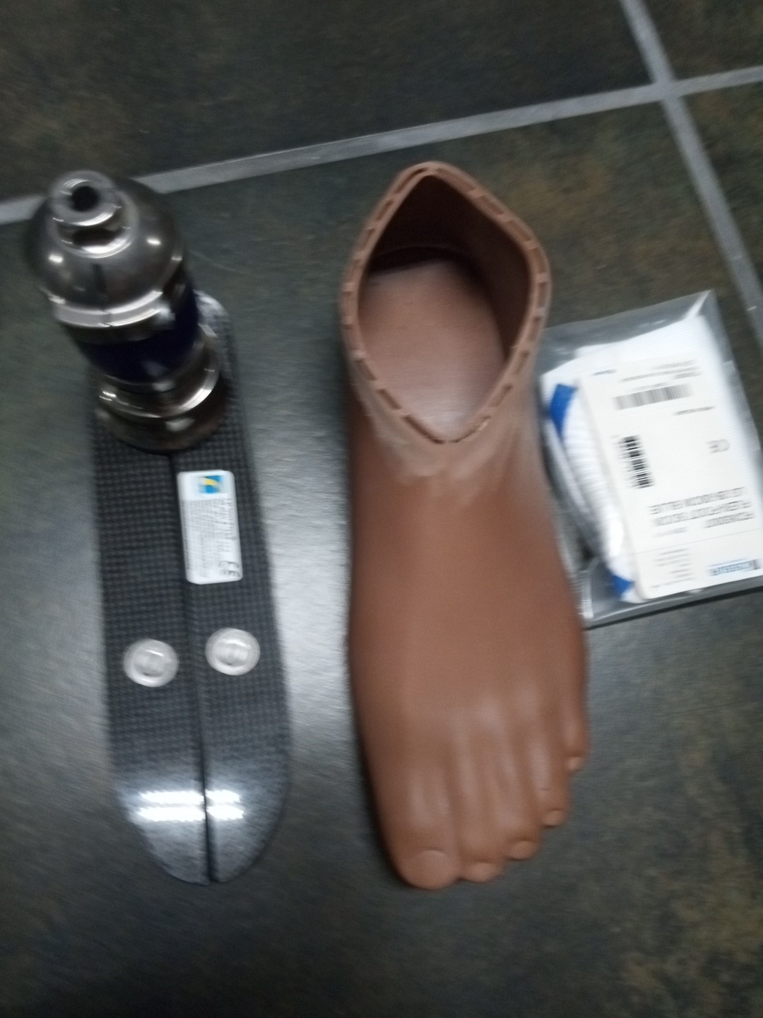 MINT OSSUR VARI-FLEX LP PROSTHETIC FOOT W/ CETERUS SHOCK PYLON 28 S/N155352