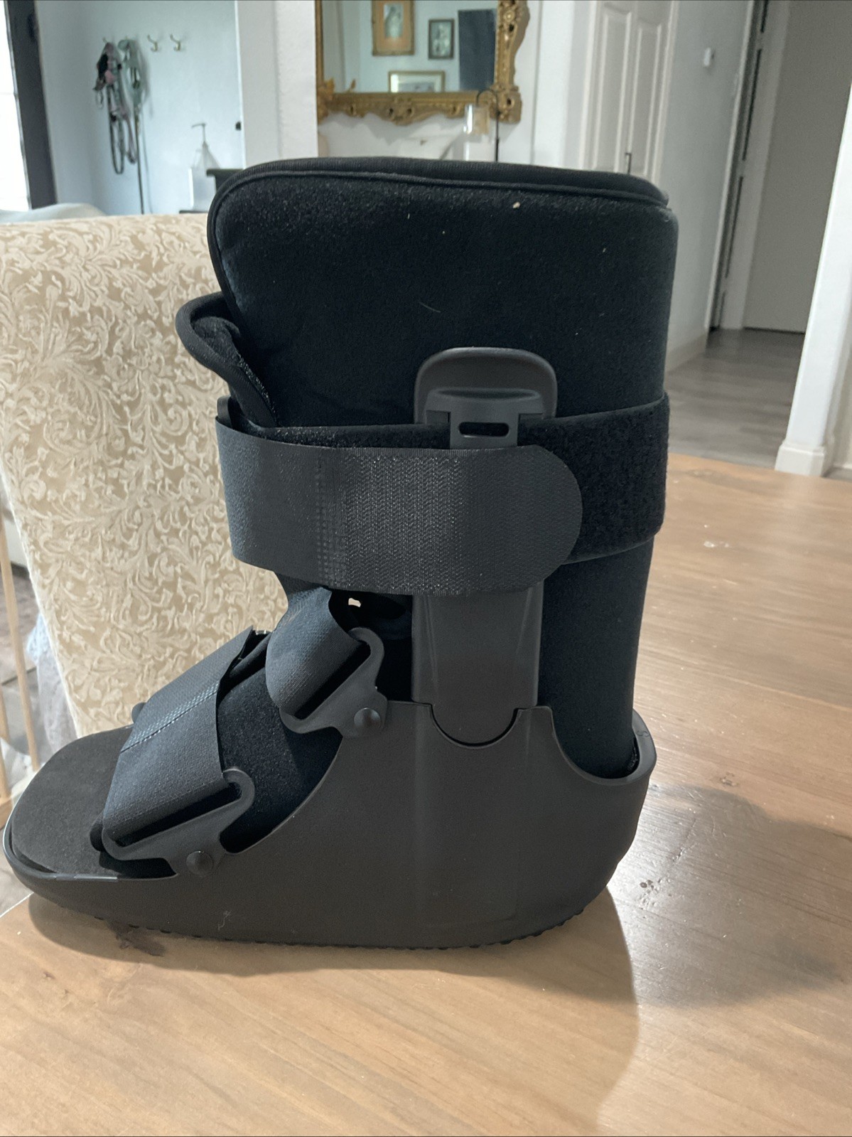 United Ortho Short Air Cam Walker Fracture Boot, Fits Left or Right, Small