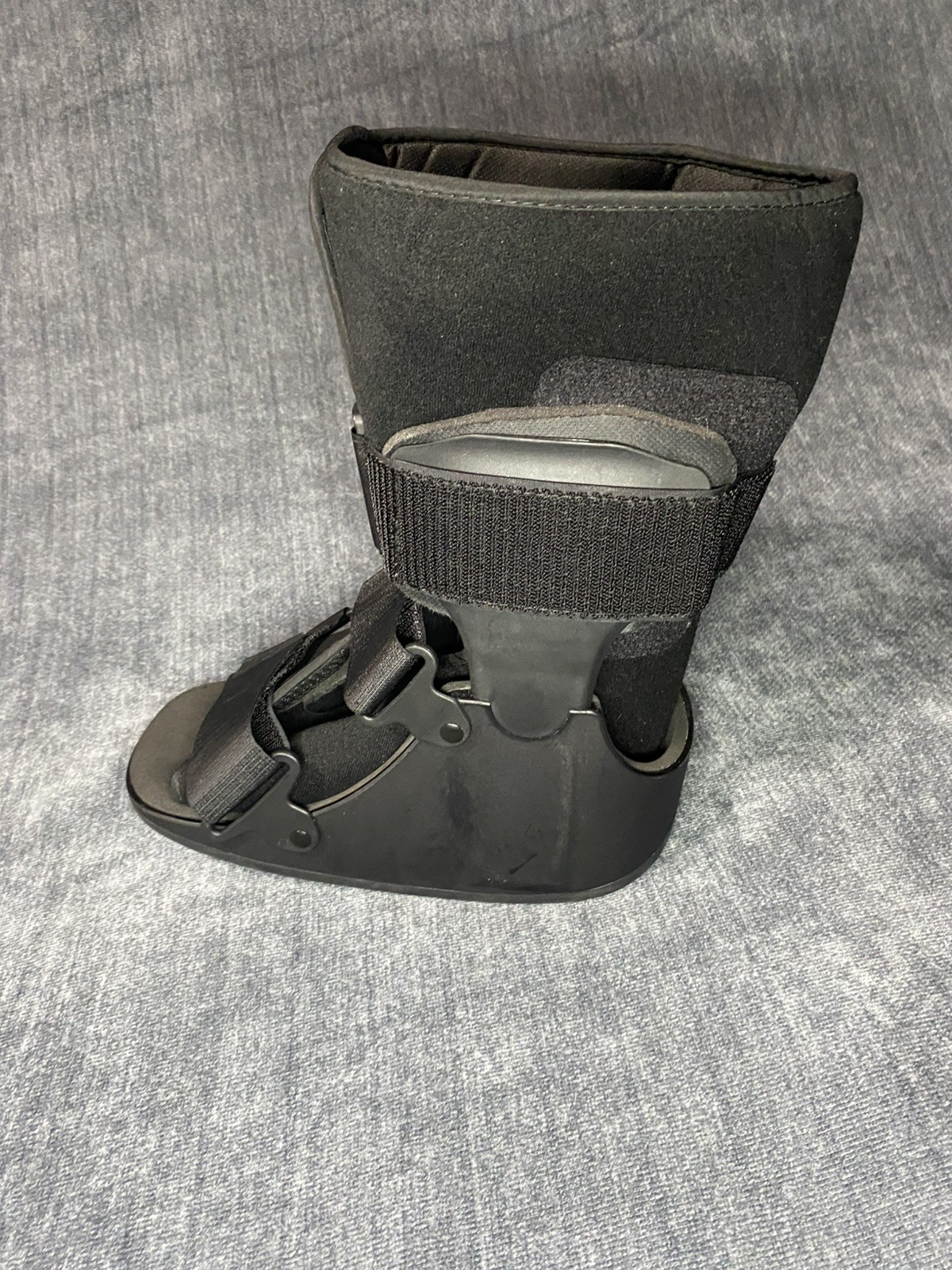 United Ortho USA14115 Short Air Cam Walker Fracture Boot, Small, Black 001