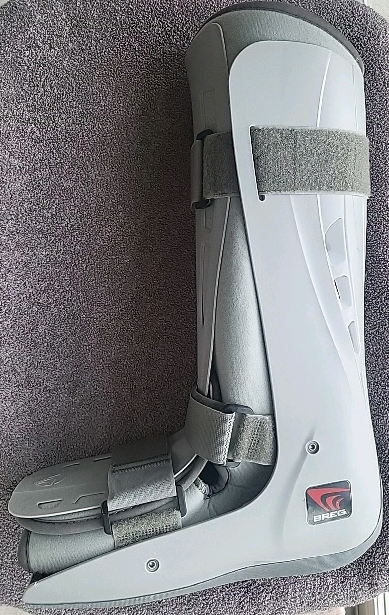 Breg Walking Boot 3 Strap Full Shell Large About 19″ Pre Owned Free Shipping.