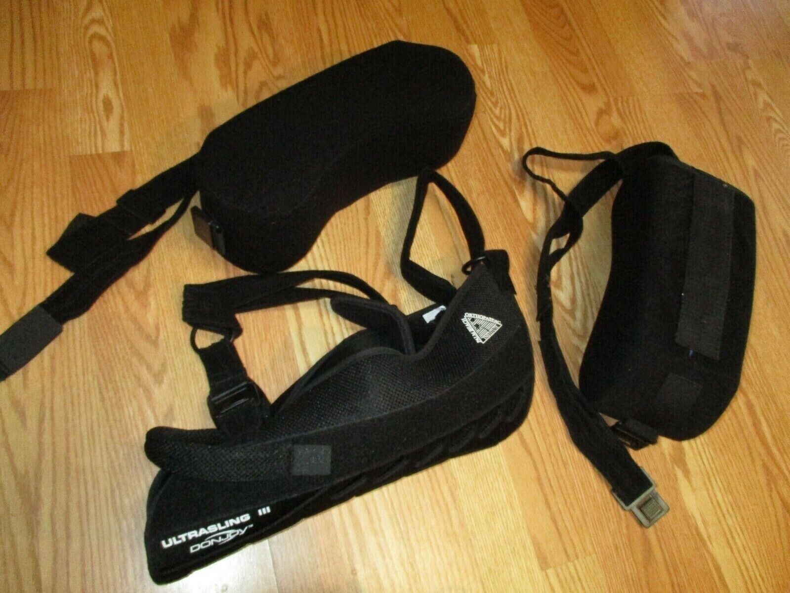 Ultrasling III by Donjoy LARGE and two support pillows 14″ x 5″ w/straps no ball