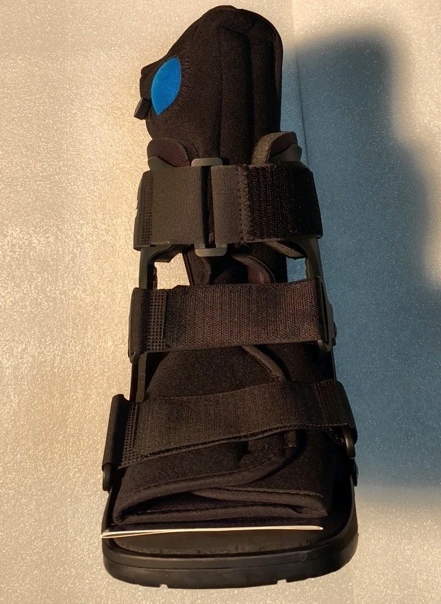 United Ortho Short Air Cam Walker Fracture Boot, Small USA 14113 Black