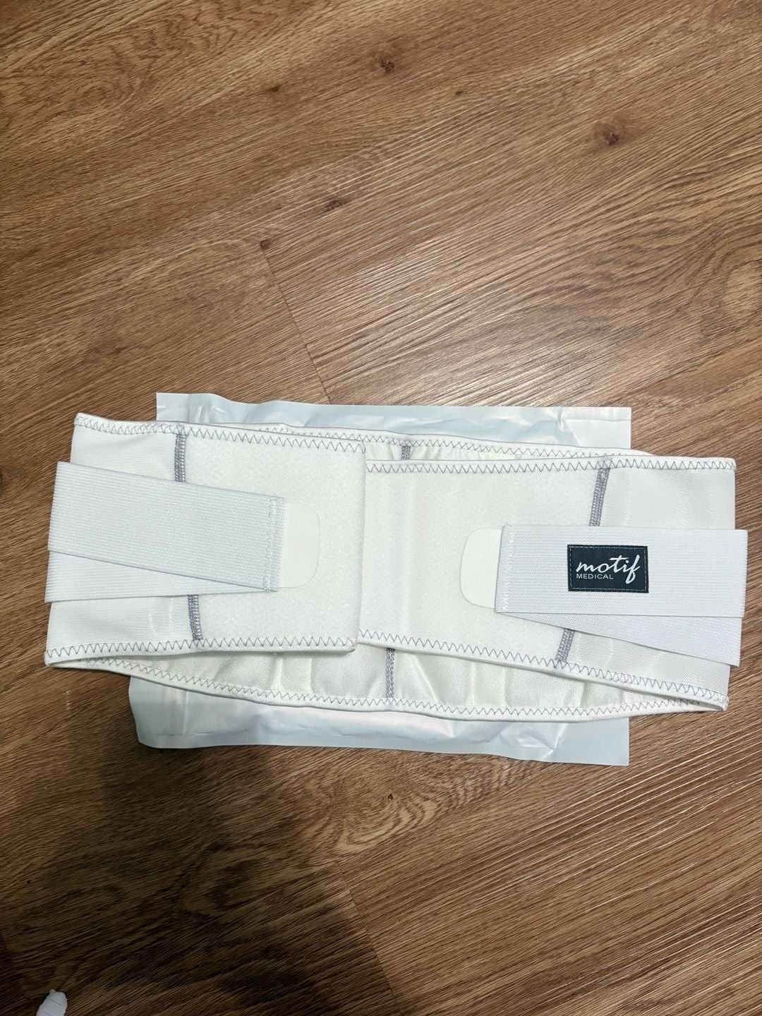 Motif Medical Pregnancy Support Band White Medium AAA0016-03