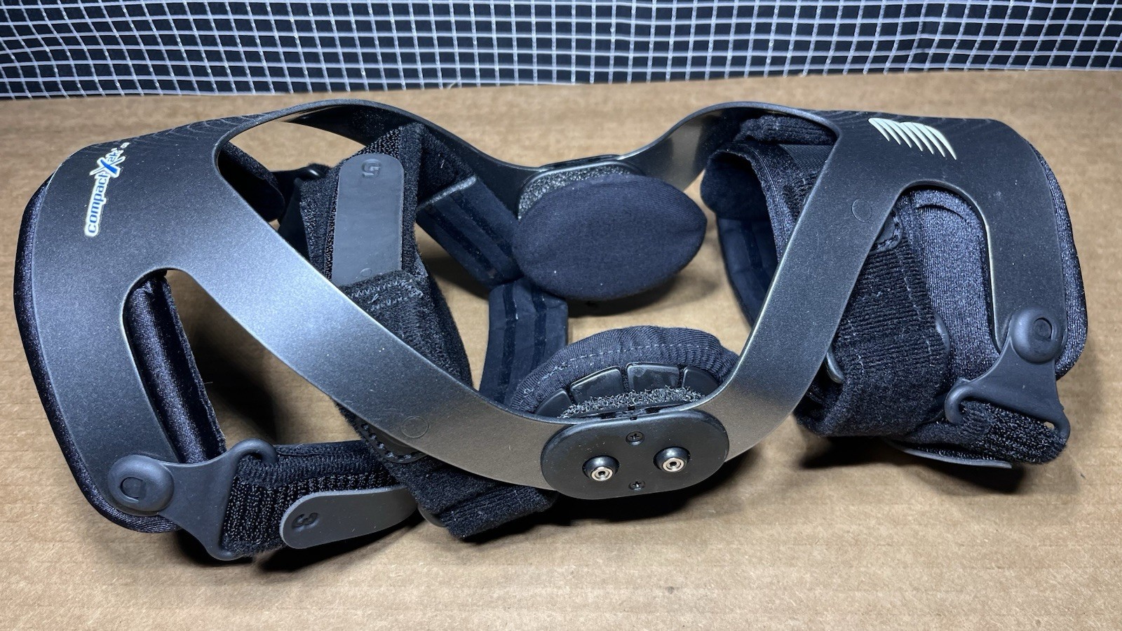 Breg Compact X2K Knee Brace LEFT – Size Unknown 15” Long w/ Accessories
