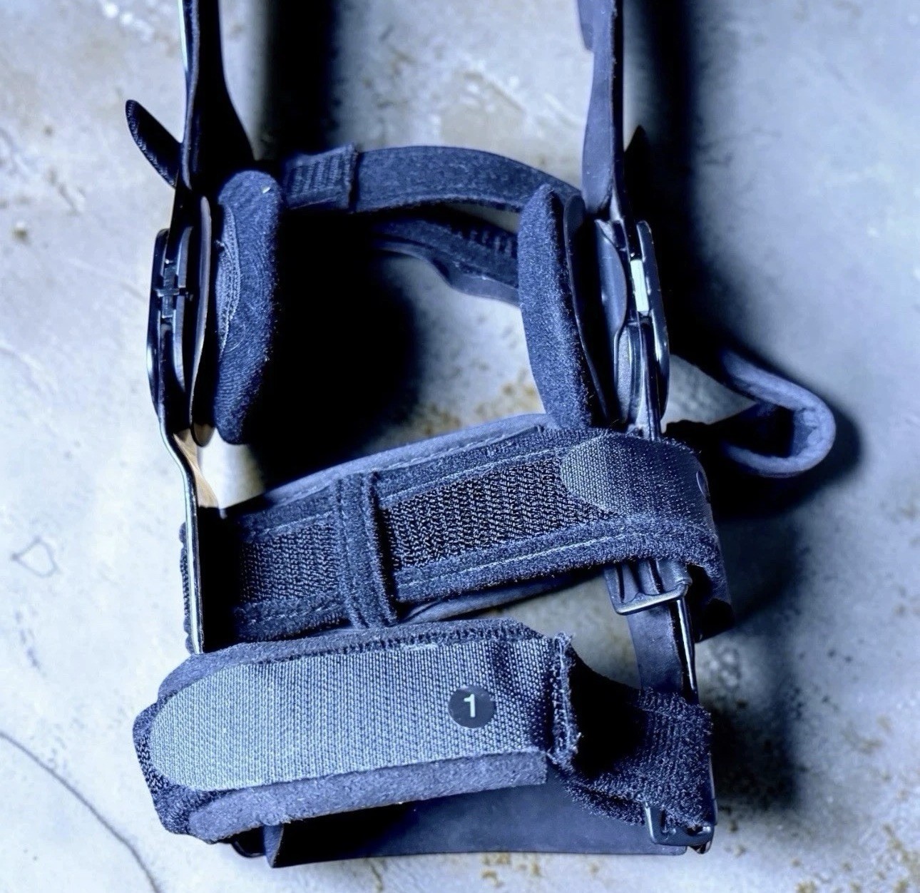 DonJoy Left Knee Brace Hinged Adjustable Support Carbon Fiber Black