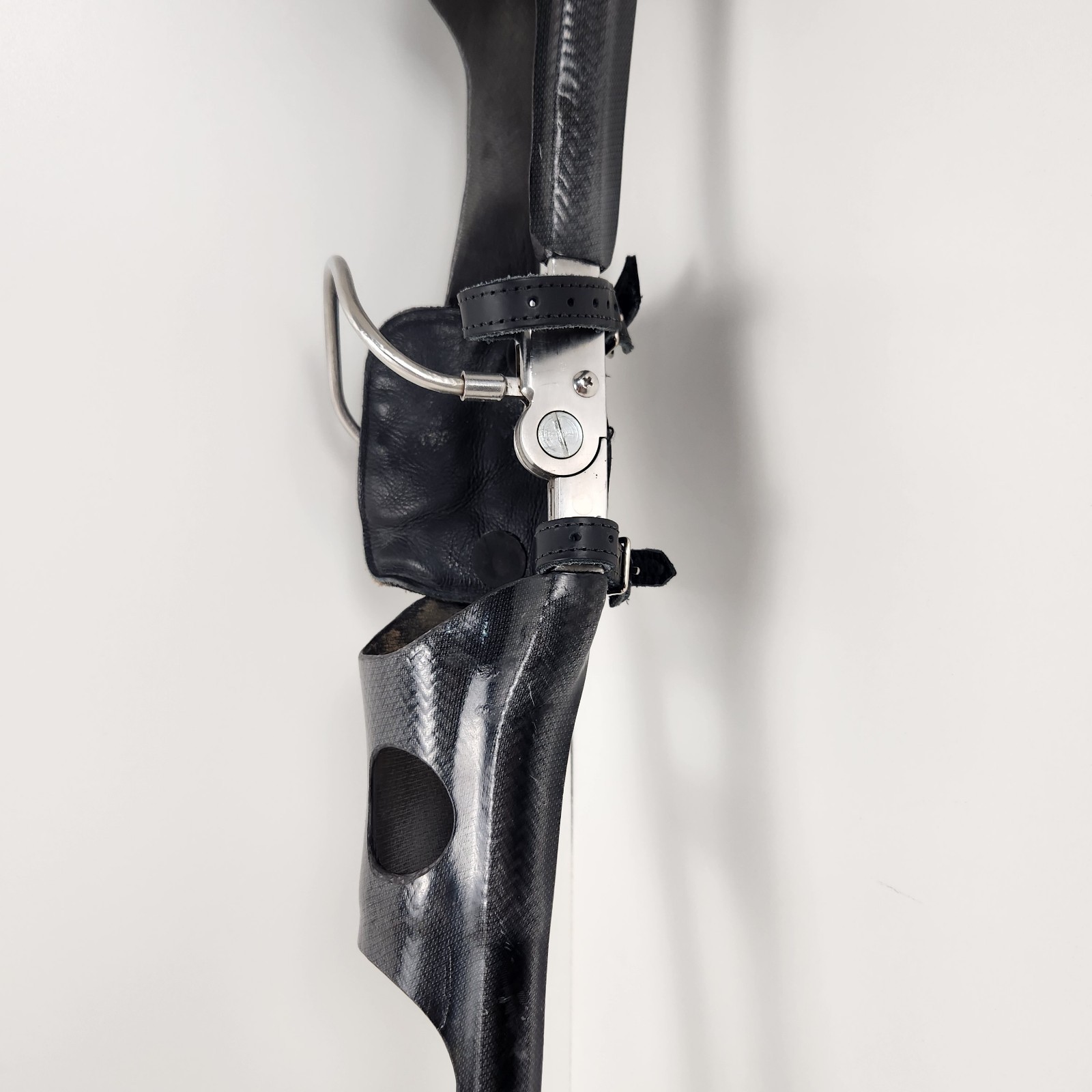 KAFO Knee Ankle Foot Orthosis Brace Right Leg Hinged Carbon Fiber Molded Sm 32″