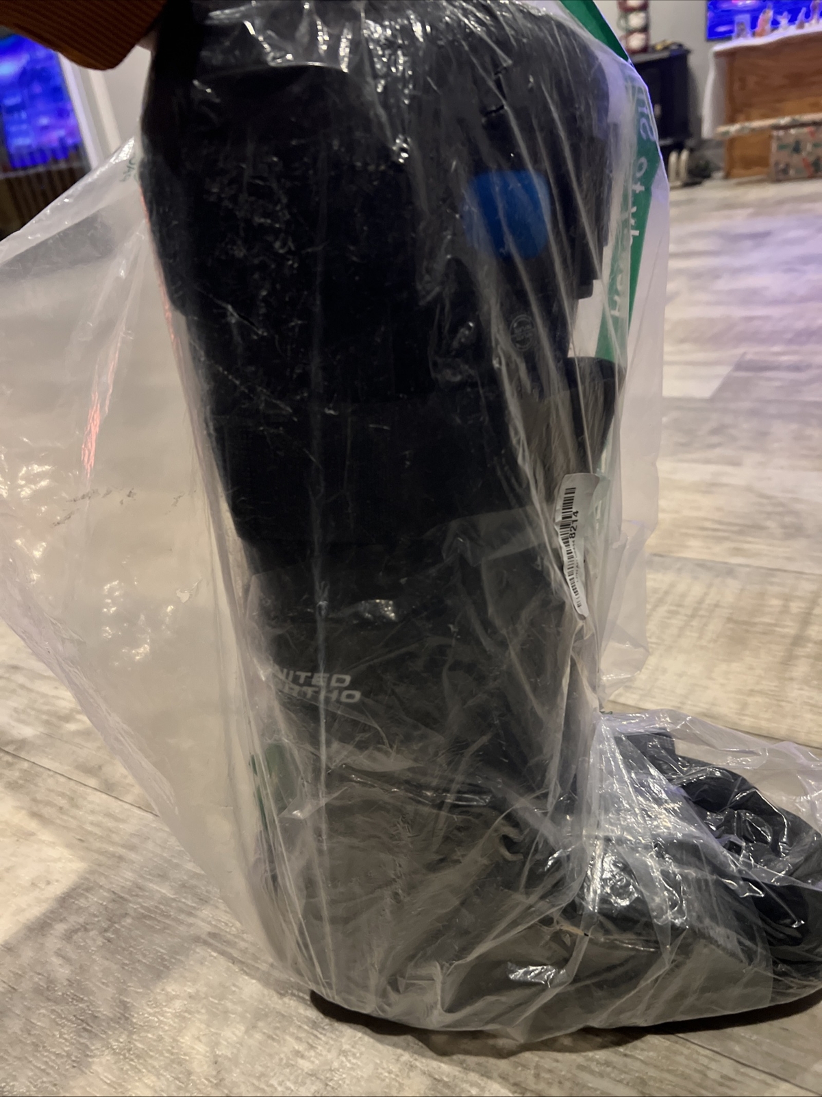 United Ortho Surgical Air Cam Walker Fracture Boot, Medium M, Black