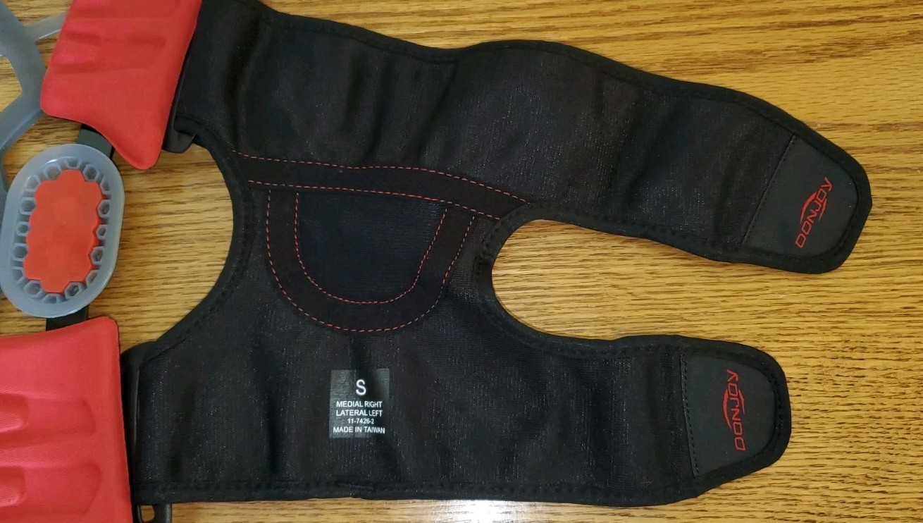 DonJoy OA Reaction Web Knee Brace Size Small-Medial Right/Lateral Left 11-7426-2