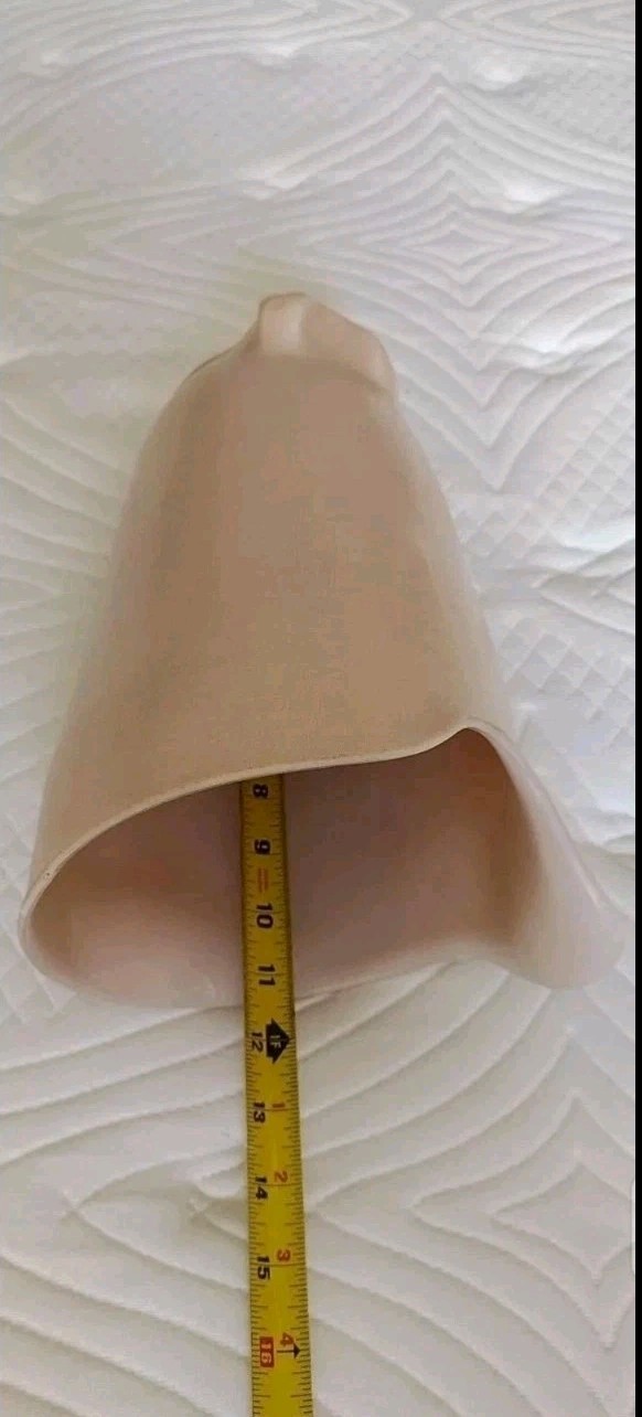 PROSTHETIC SOCKET CARBON FIBER LEG EXPULSION VALVE IN PERFECT CONDITION.
