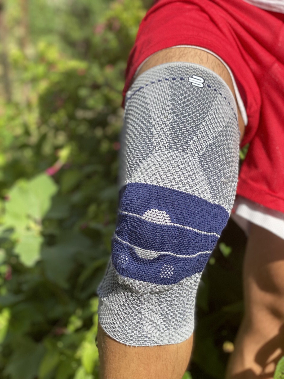 Bauerfeind GenuTrain Size 0 Silikon Dots on Top Knee Brace Patella Support Sleev