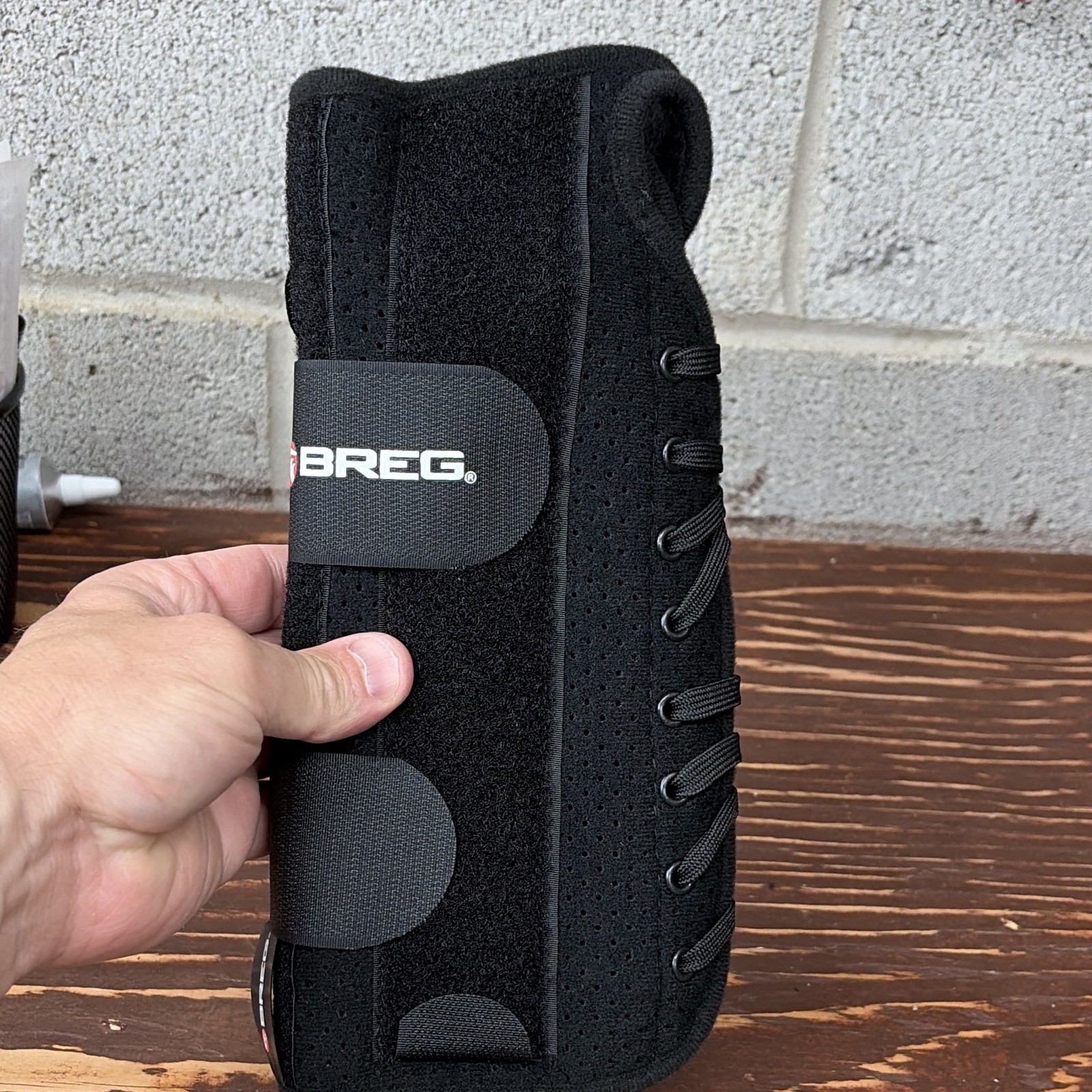 Breg Universal Wrist Brace 10in Right RT Adjustable Lace-Up Black Universal