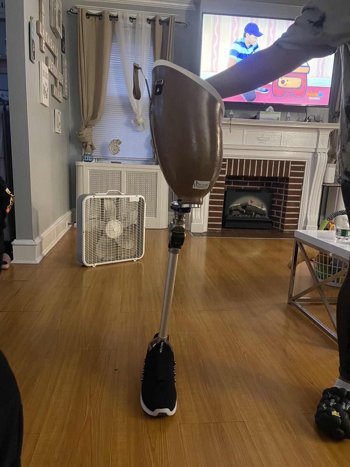Prosthetic Leg (READ DESCRIPTION)