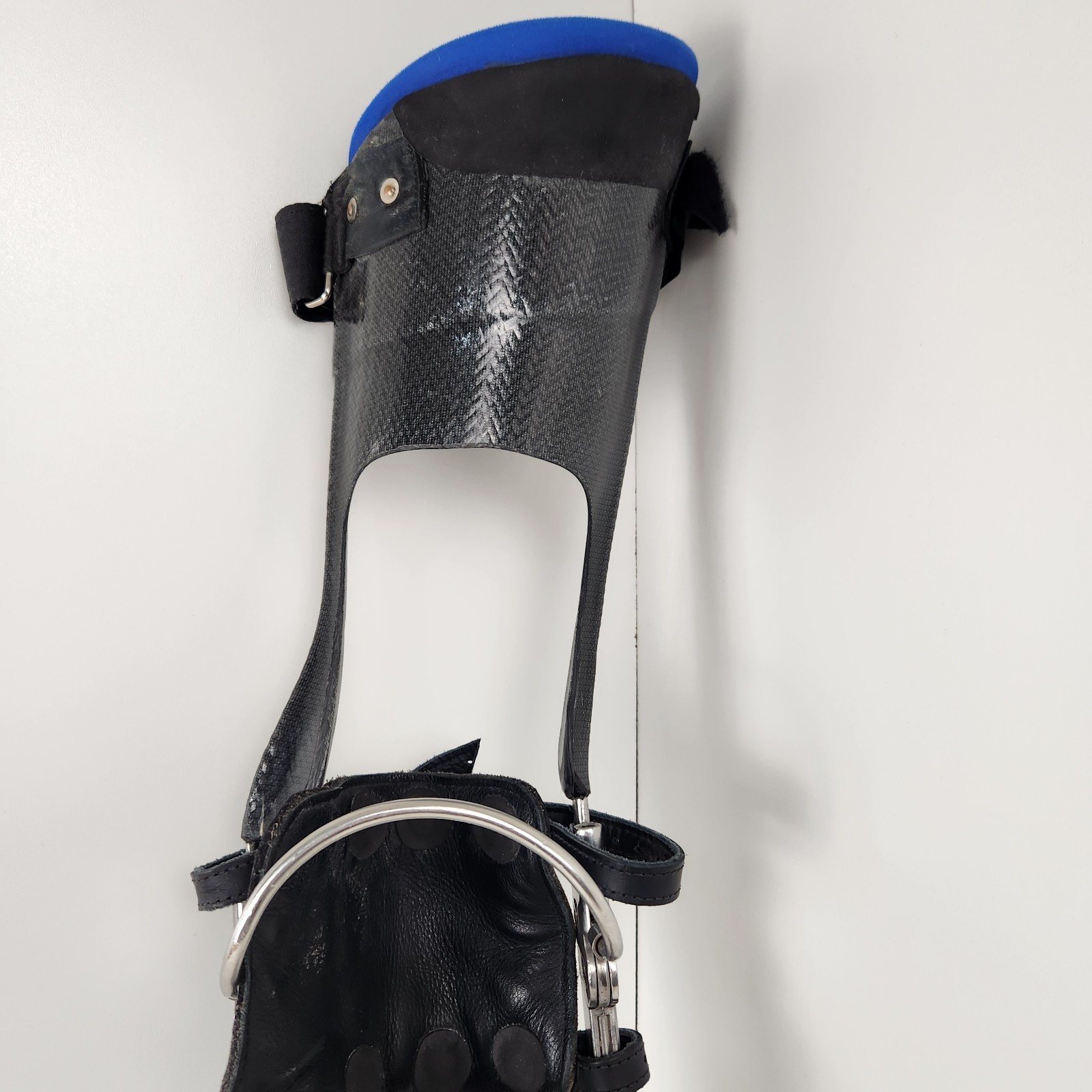 KAFO Knee Ankle Foot Orthosis Brace Right Leg Hinged Carbon Fiber Molded Sm 32″