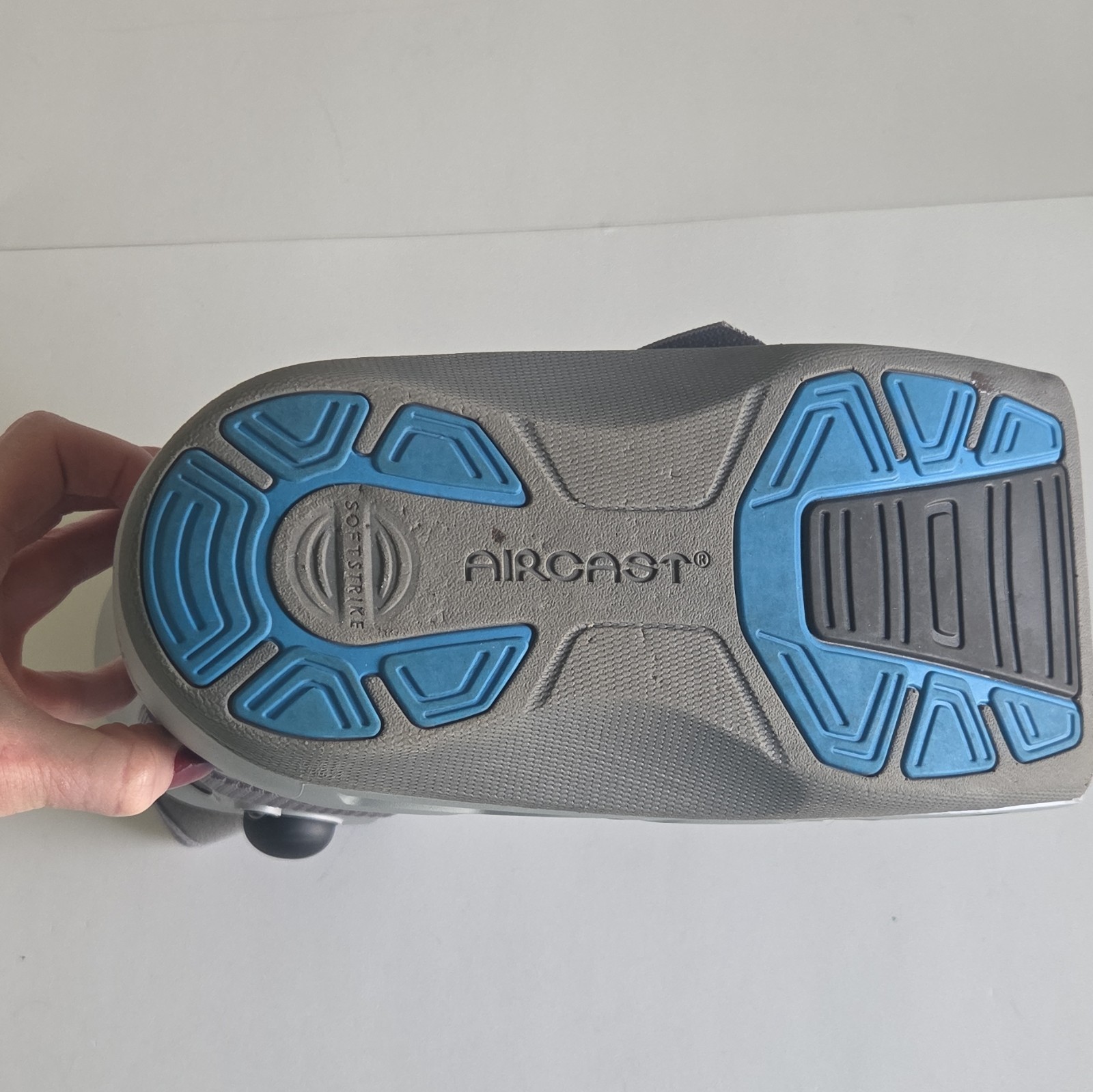 Short Aircast Soft Strike Walking Boot Medium Adjustable Gray Immobilization
