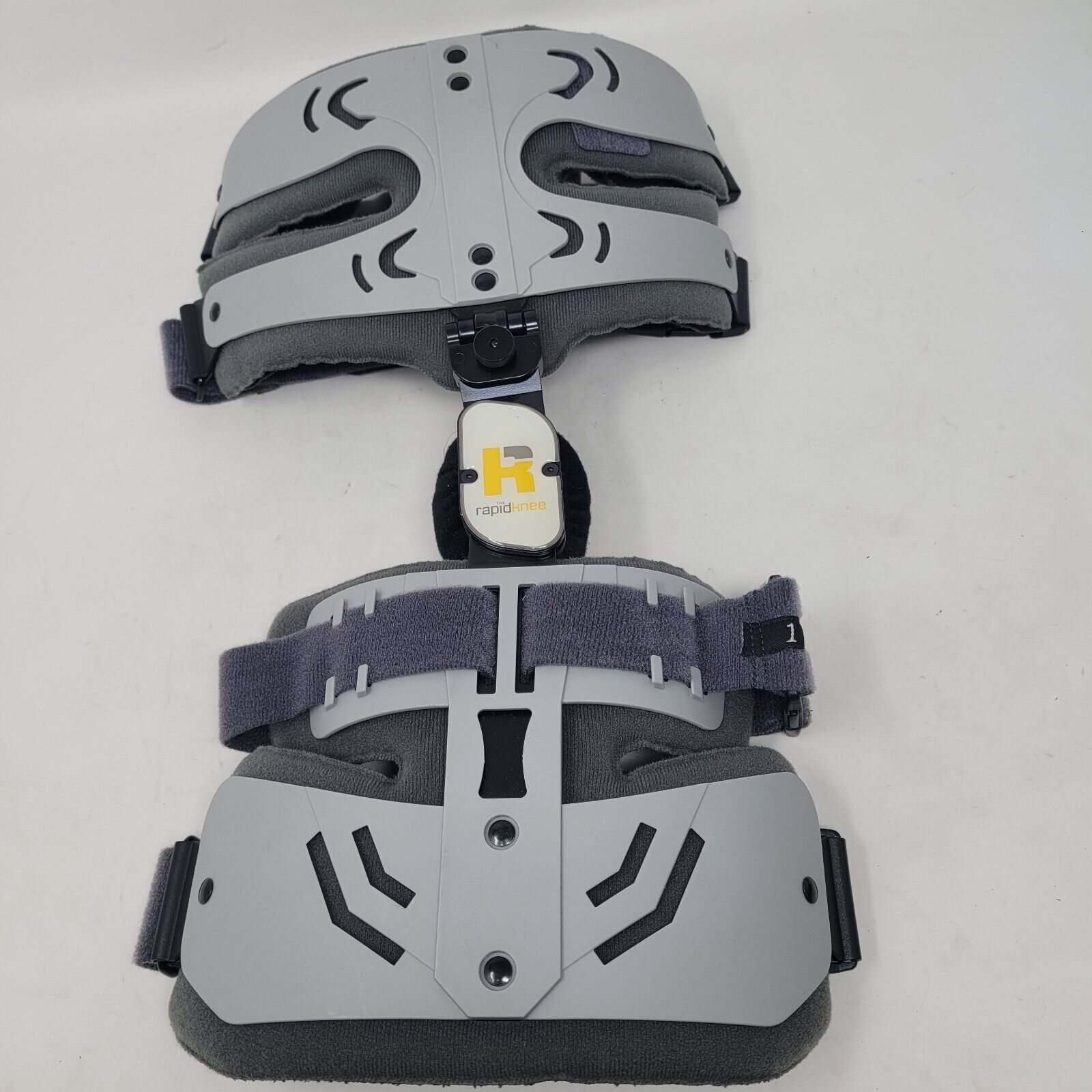 The Rapid Knee Brace OA, Right Silicone Padded, Adjustable Angles, Lightweight