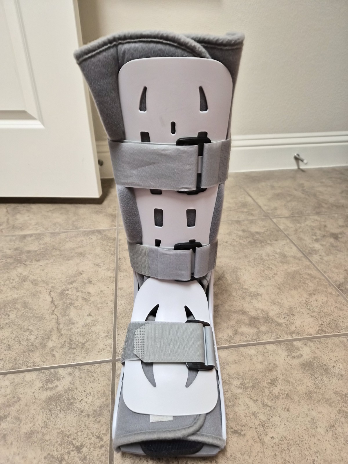 Aircast FP Walker Medium 01F-M Walking Boot Medium and hand pump