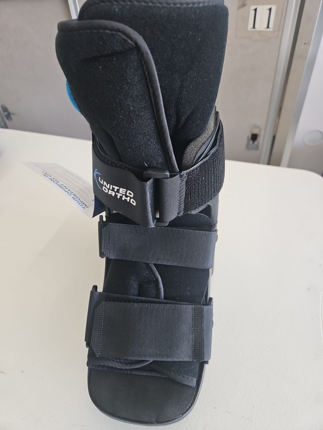 United Ortho Short Air Cam Walker Fracture Boot Small Black Size Medium