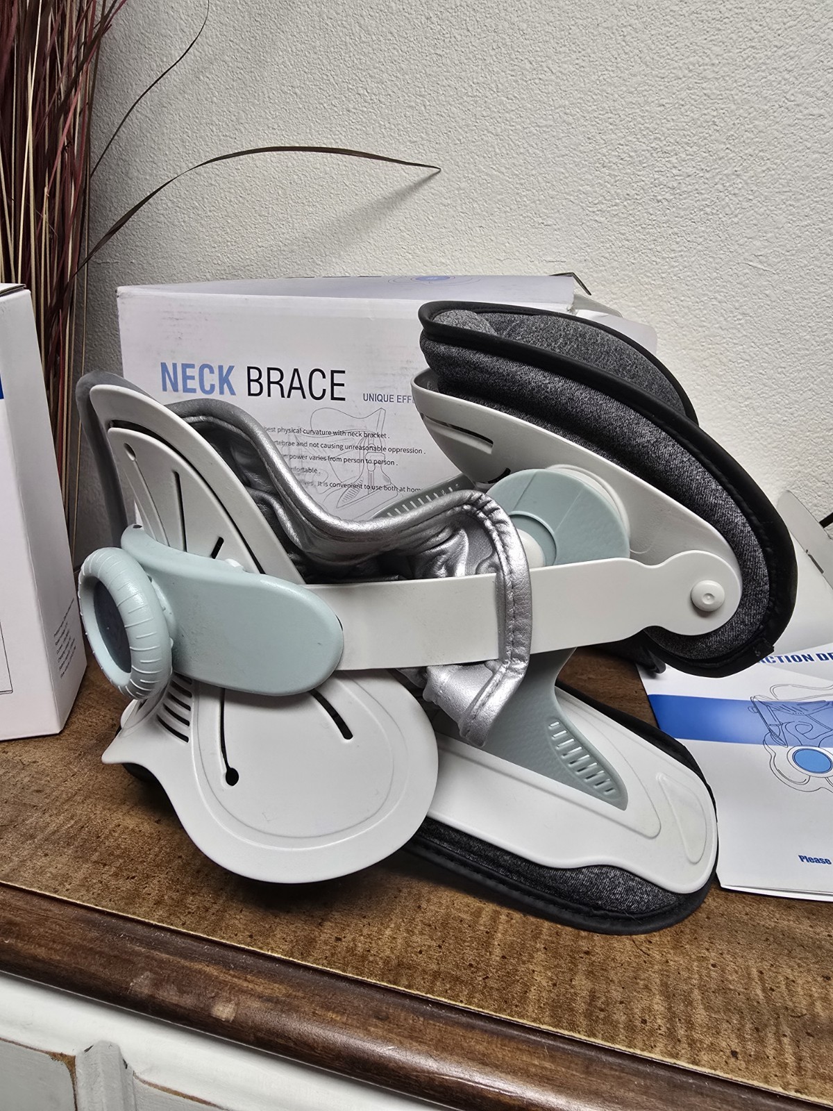 Neck Brace Cervical Neck Traction Device With Electric Pump. Air Pressure NEW