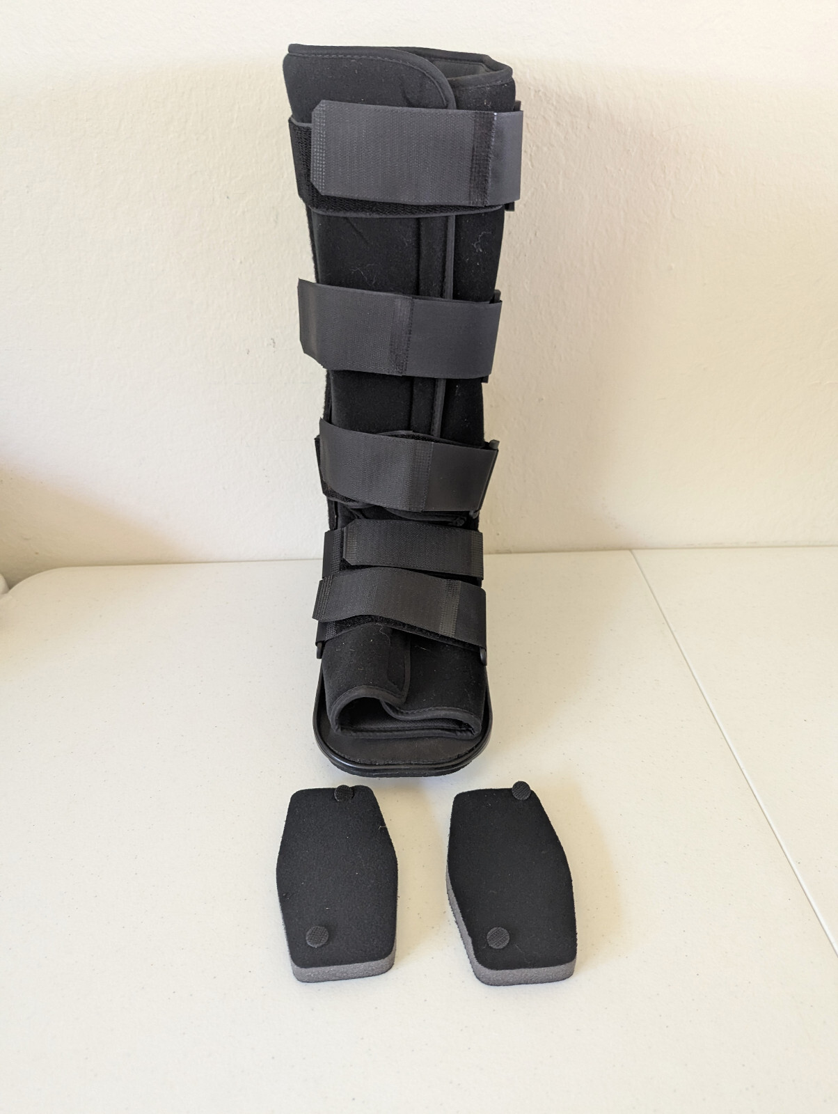 MEDLINE Full Leg Boot REF ORT28100M – Size Medium – Gently Used