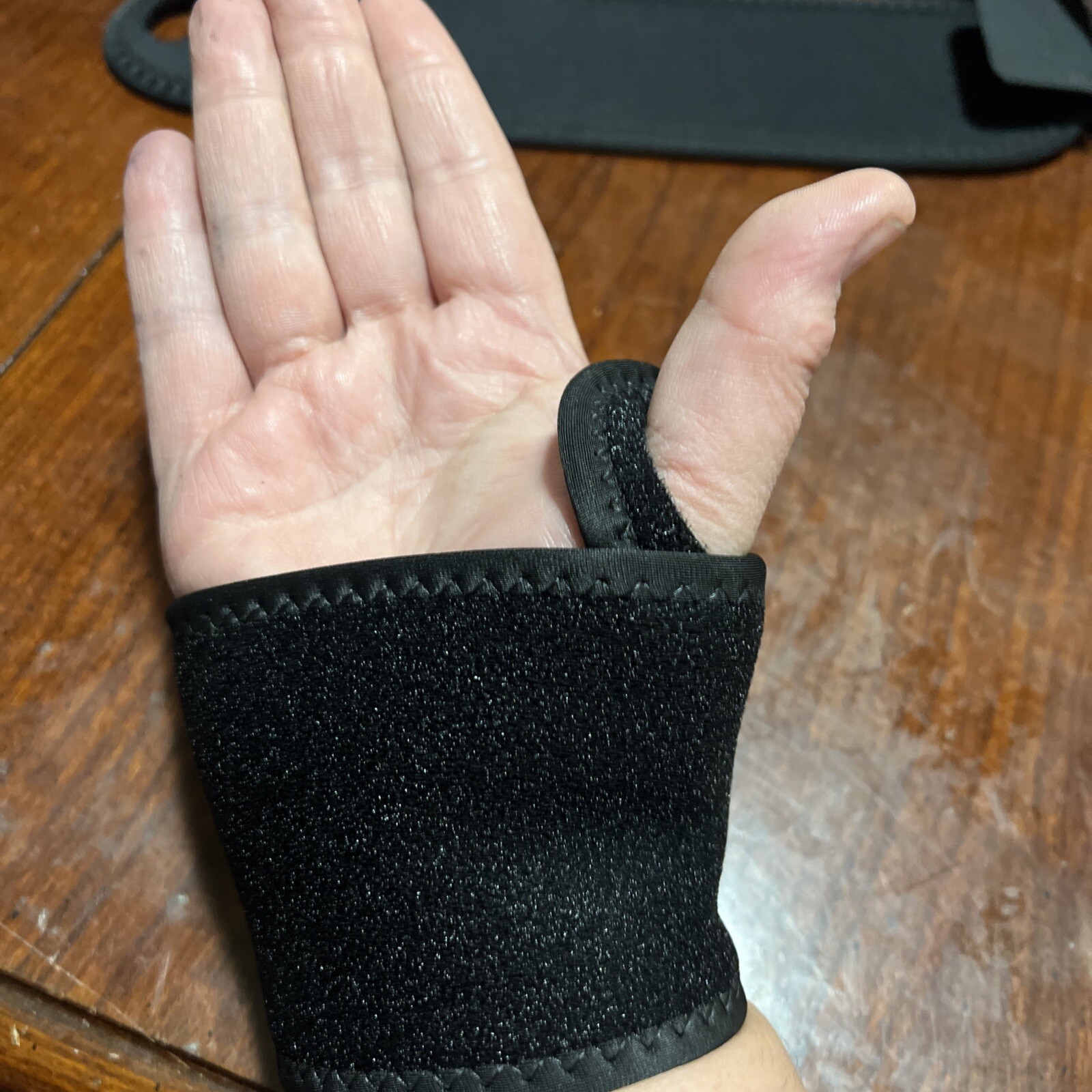 Black compression wraps for wrist For Carp. Pain Lot Of 2. B19