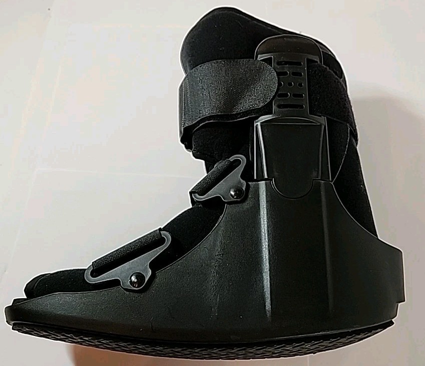 Air Walking Boot Fractured Ankle Support Short Size MEDIUM Foot Brace L or R
