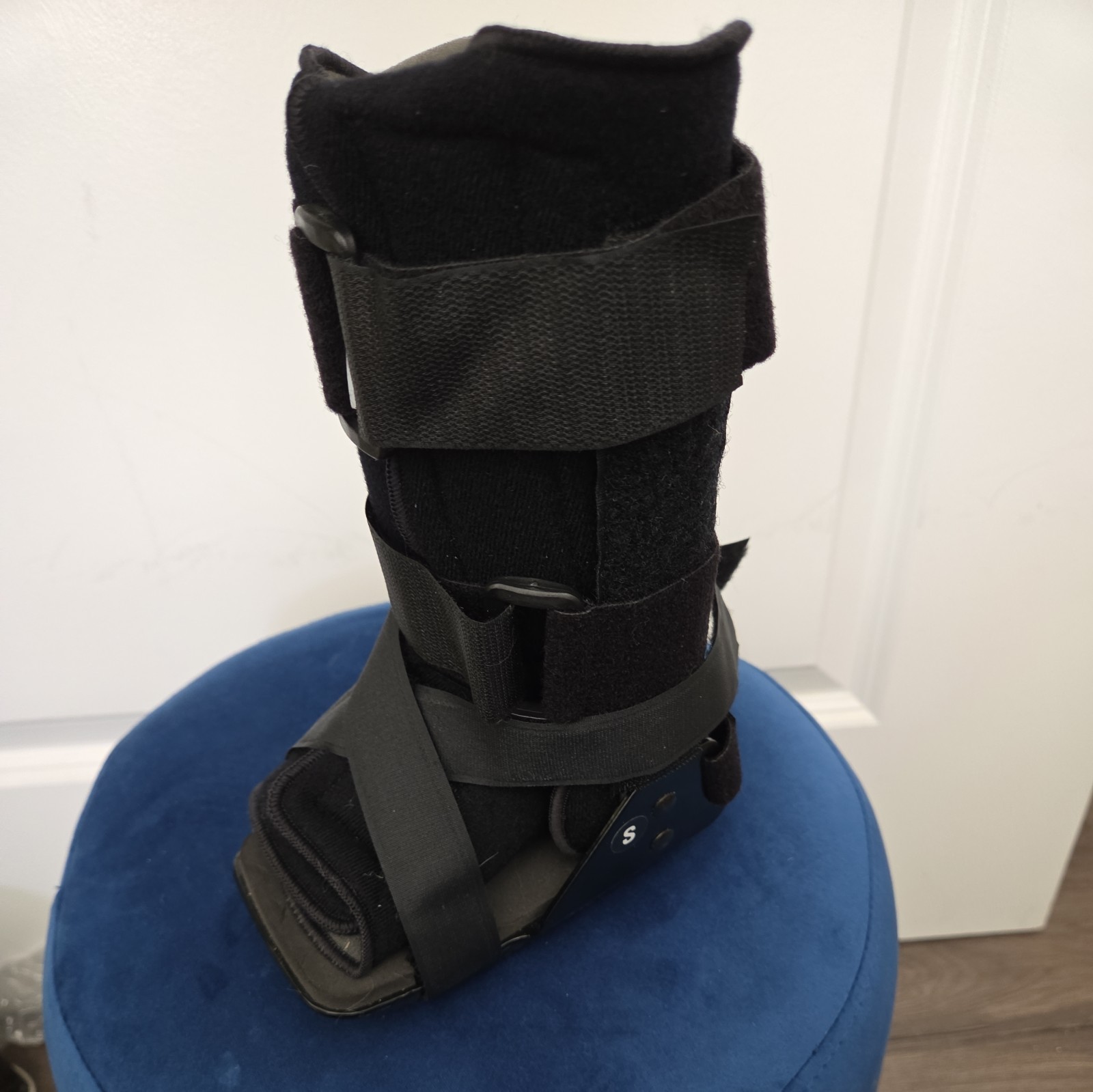 Breg Wee Walker Pediatric Size S Black Adjustable Straps