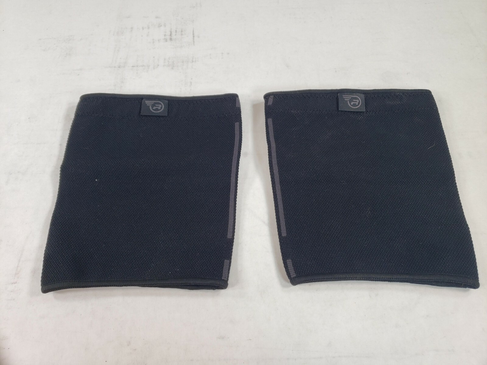 Lot Of 2 Run Forever Sports B07YDX4HQ1 Black Thigh Compression Sleeve Medium