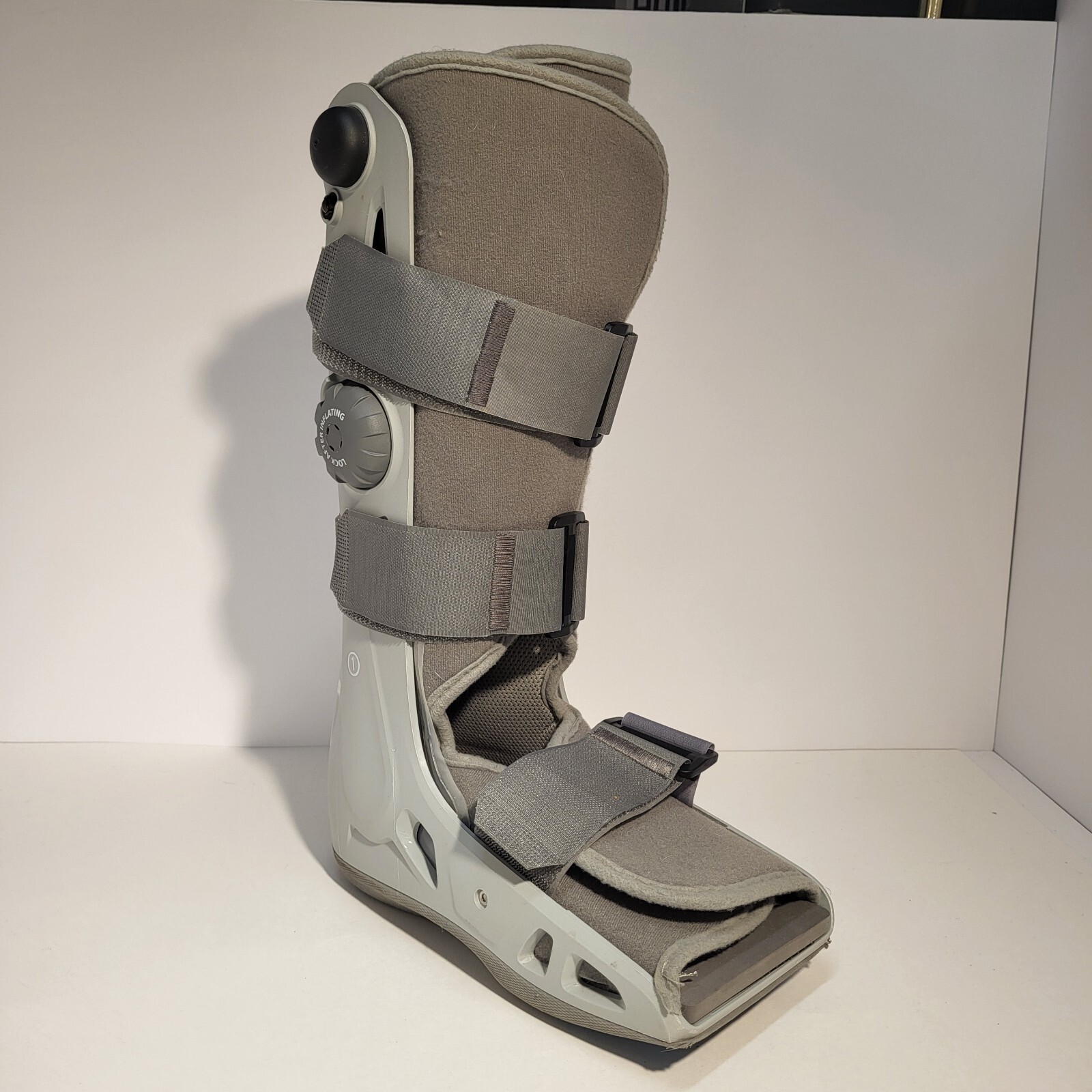 DJO Aircast Airselect Inflatable Walking Boot Medium 16” Tall Softstrike Tech