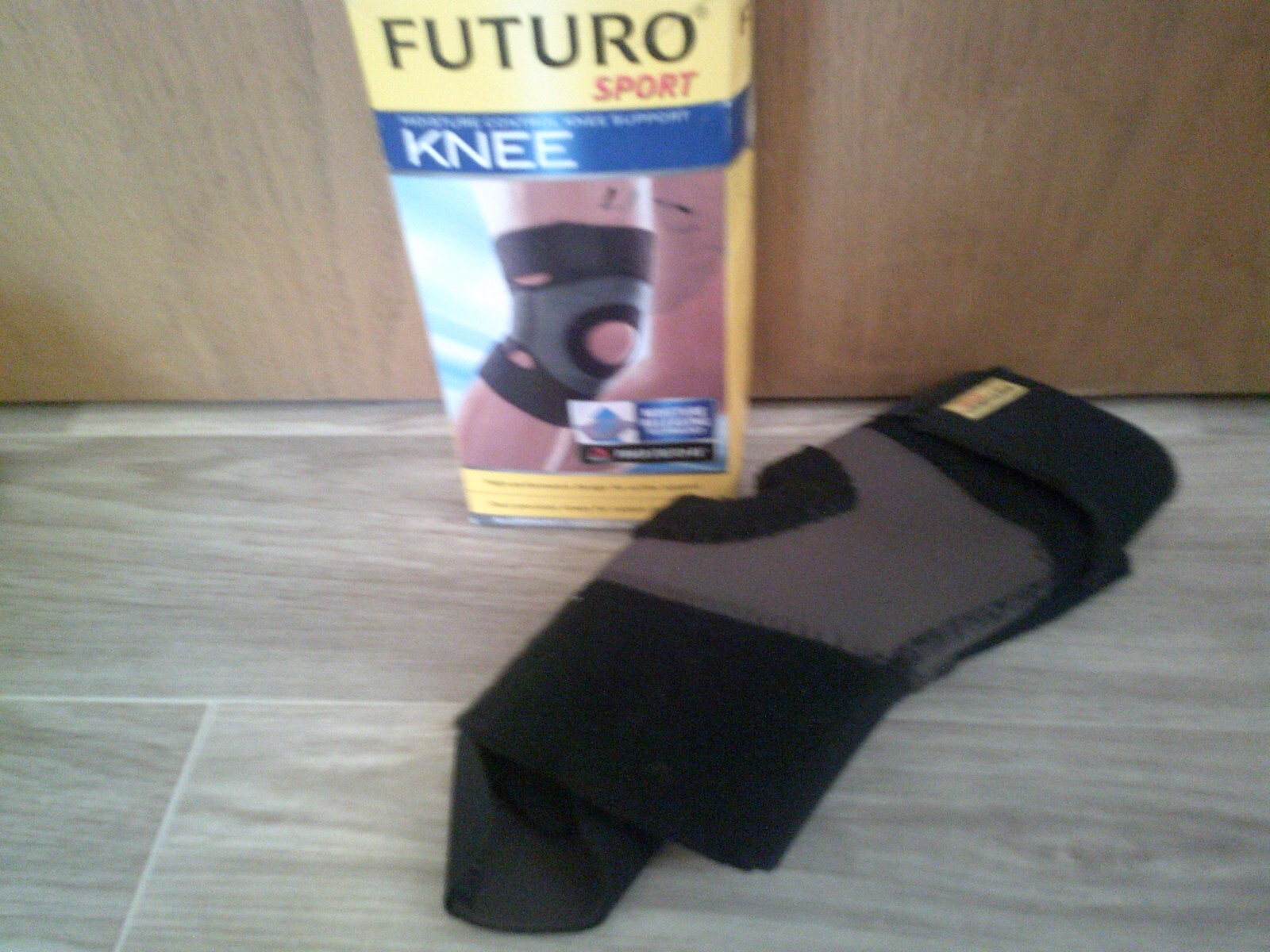 3M Futuro KNEE Performance Support Moderate Support Small NIB