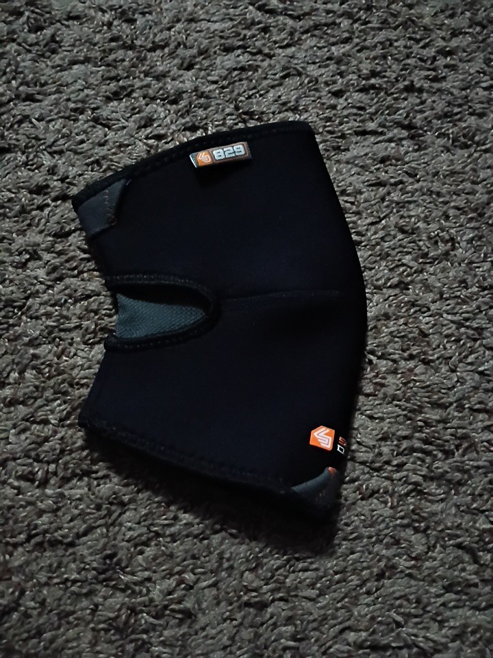 Shock Doctor 829 Small Elbow Compression Sleeve W/ Compact Coverage (1)