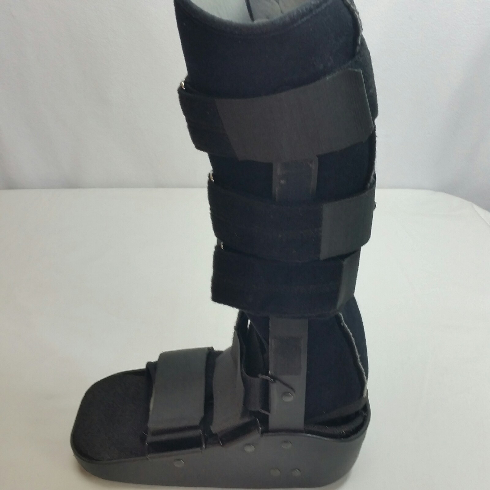 MaxTrax Orthopedic Walking Boot Brace DJO, LLC Foot Brace – medium