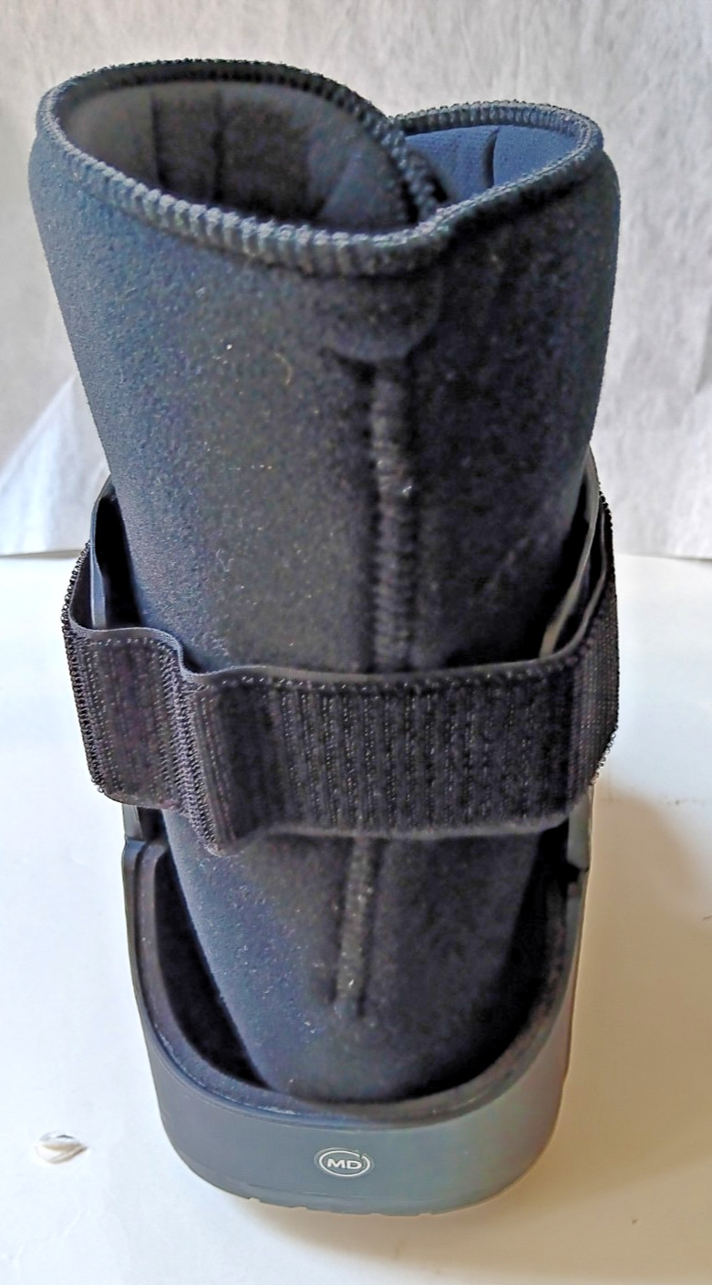 United Ortho USA14015 Short Cam Walker Fracture Boot, Medium, Black Missing Box