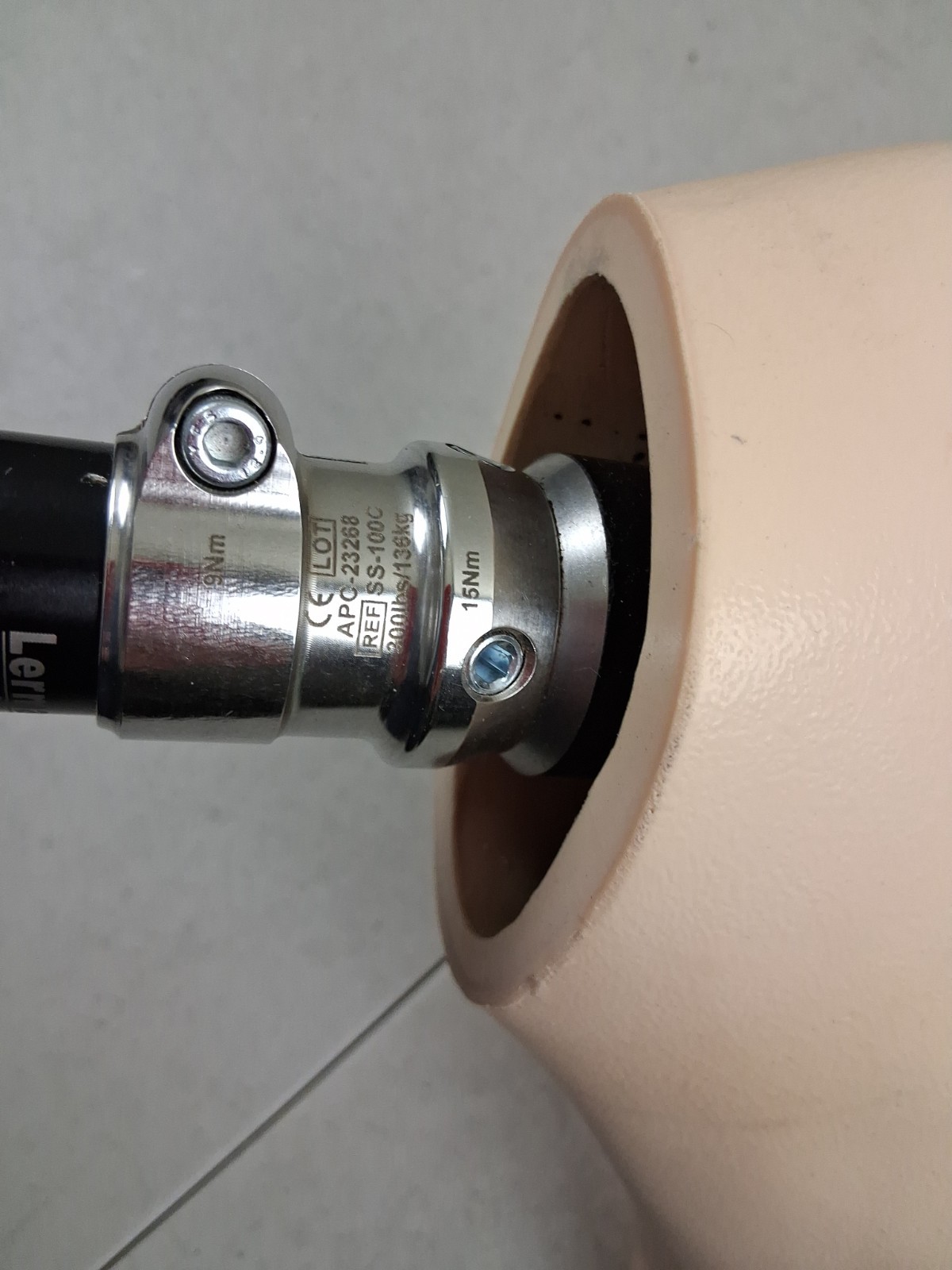 Transtibial Prosthetic Leg Assembly Left Flo Tech O & P APC Coupling Sz 10 Foot