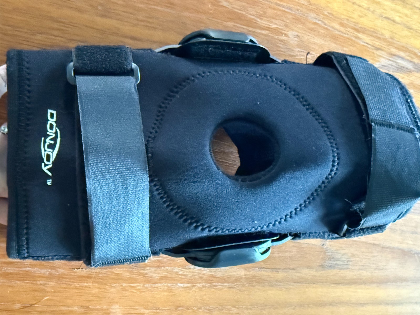 NIB DonJoy Hinged Knee Brace with Removable Buttress & Popliteal Cutout – Size M