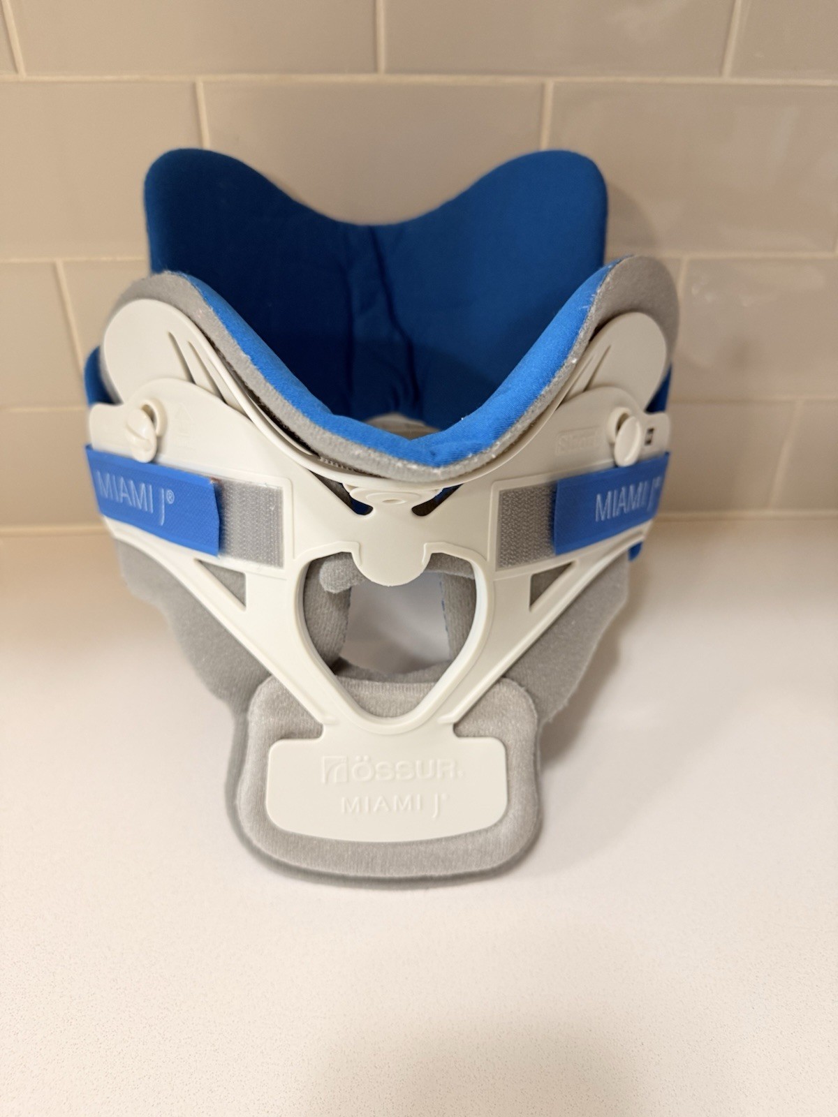 Ossur Miami J Select Cervical Hard Collar, Universal Size MJ-300 + New Pad Set