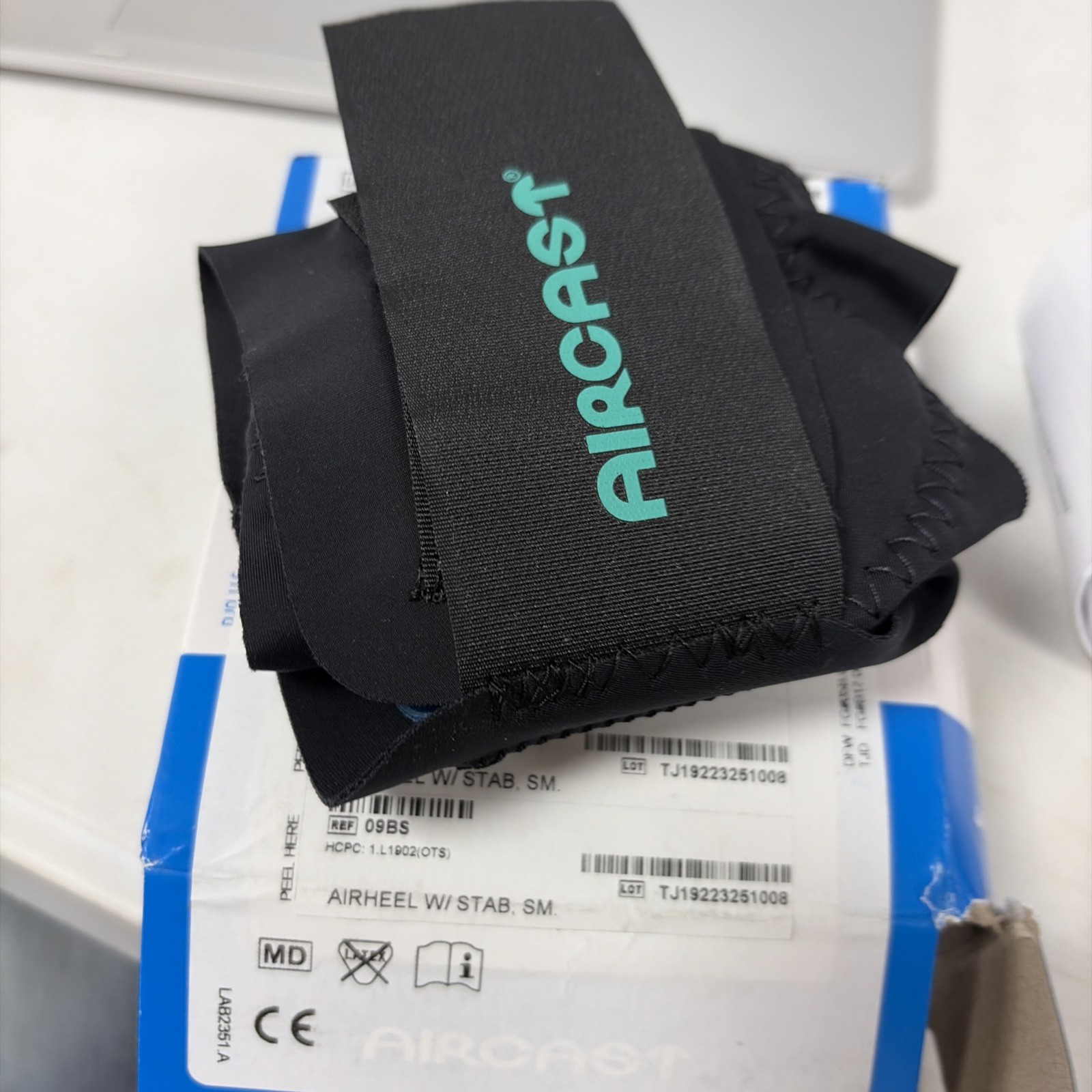 Aircast AirHeel Ankle Support Brace with Stabilizers Small