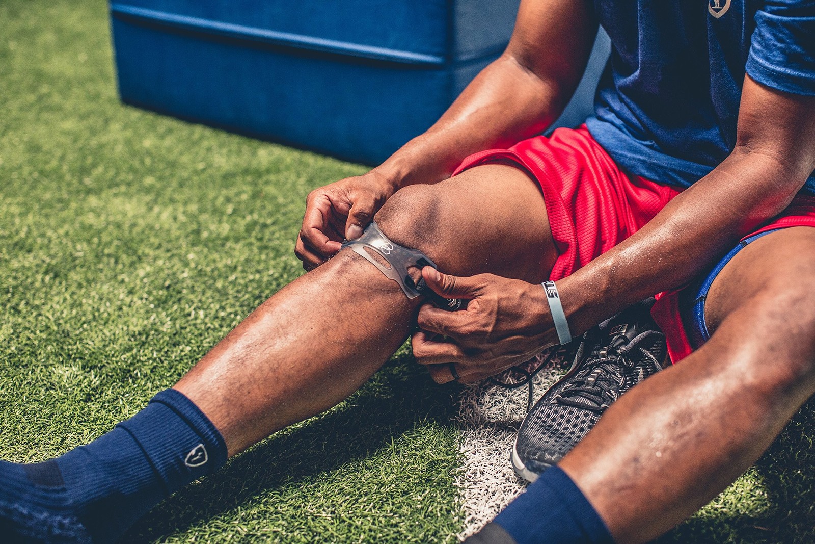DonJoy Performance Webtech Patella Knee Strap – Patellar Tendonitis Band,