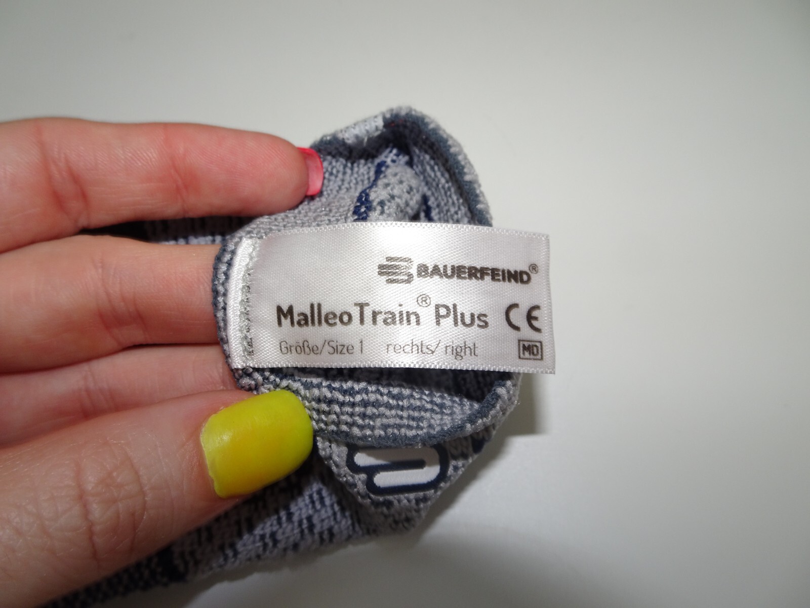 Bauerfeind MalleoTrain Plus- Ankle Support, Right Foot – Size 1 – Color Titanium