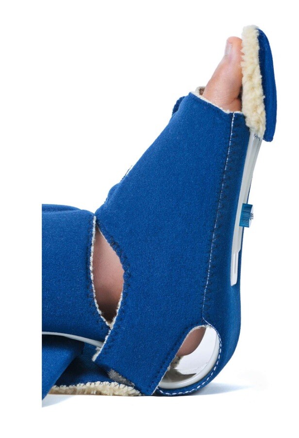 Comfy Splintsª Comfy Boot with Fleece lined Headliner cover – Adult, Dark Blue