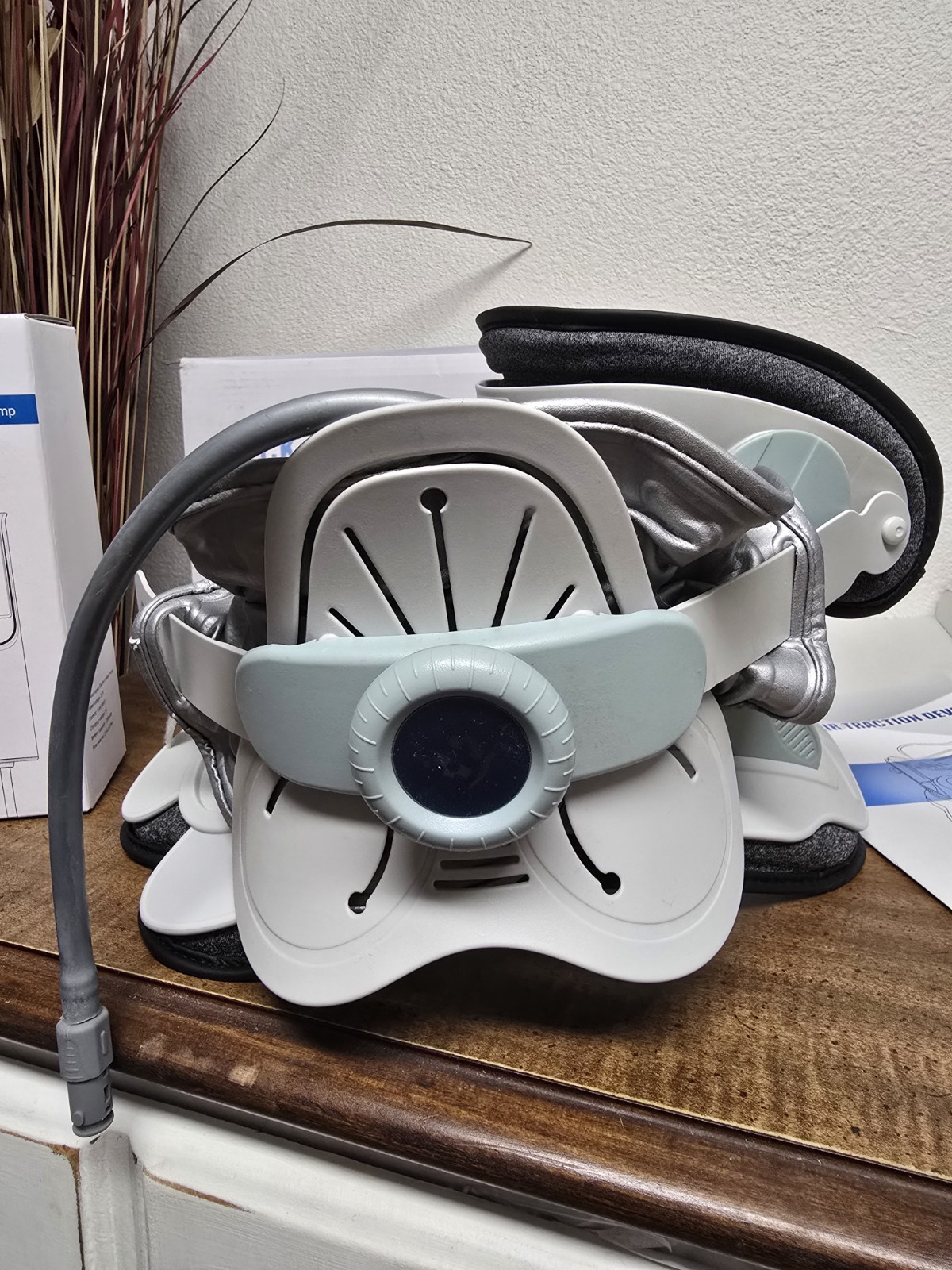 Neck Brace Cervical Neck Traction Device With Electric Pump. Air Pressure NEW