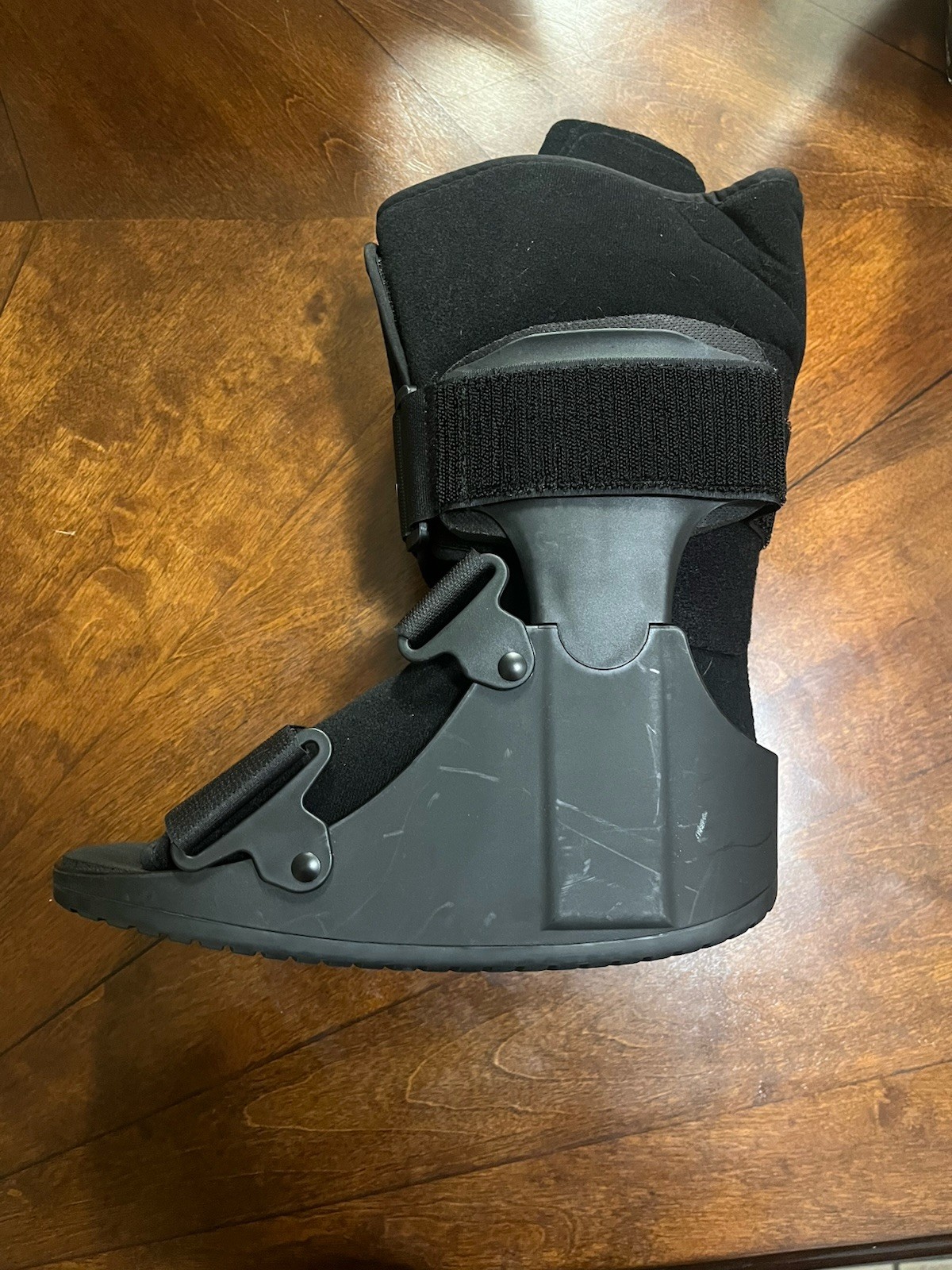 United Ortho Adjustable Black Ankle/Foot Walking Boot, Size SM Plastic
